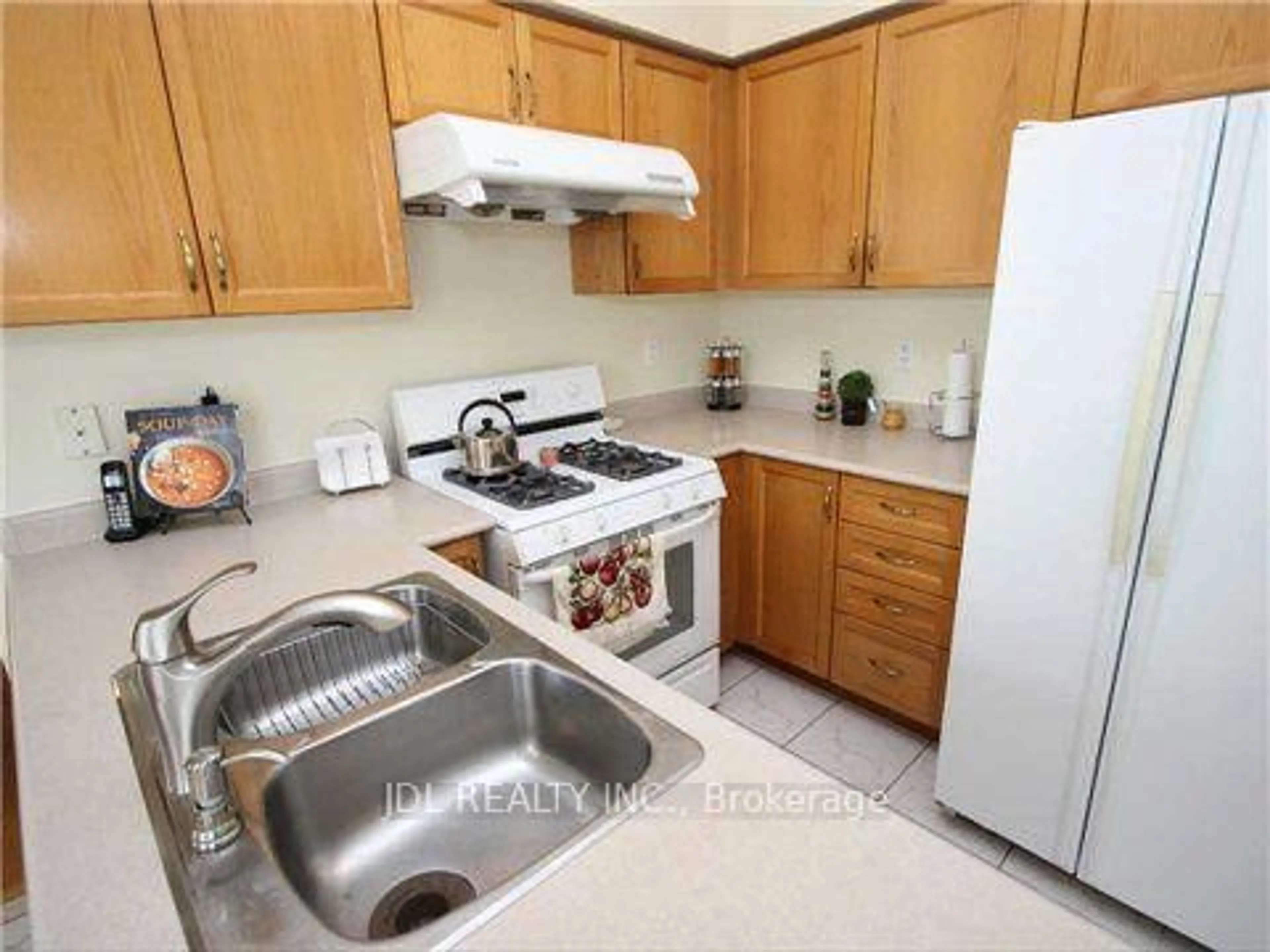 Standard kitchen, unknown for 1919 Bur Oak Ave, Markham Ontario L6E 1W3