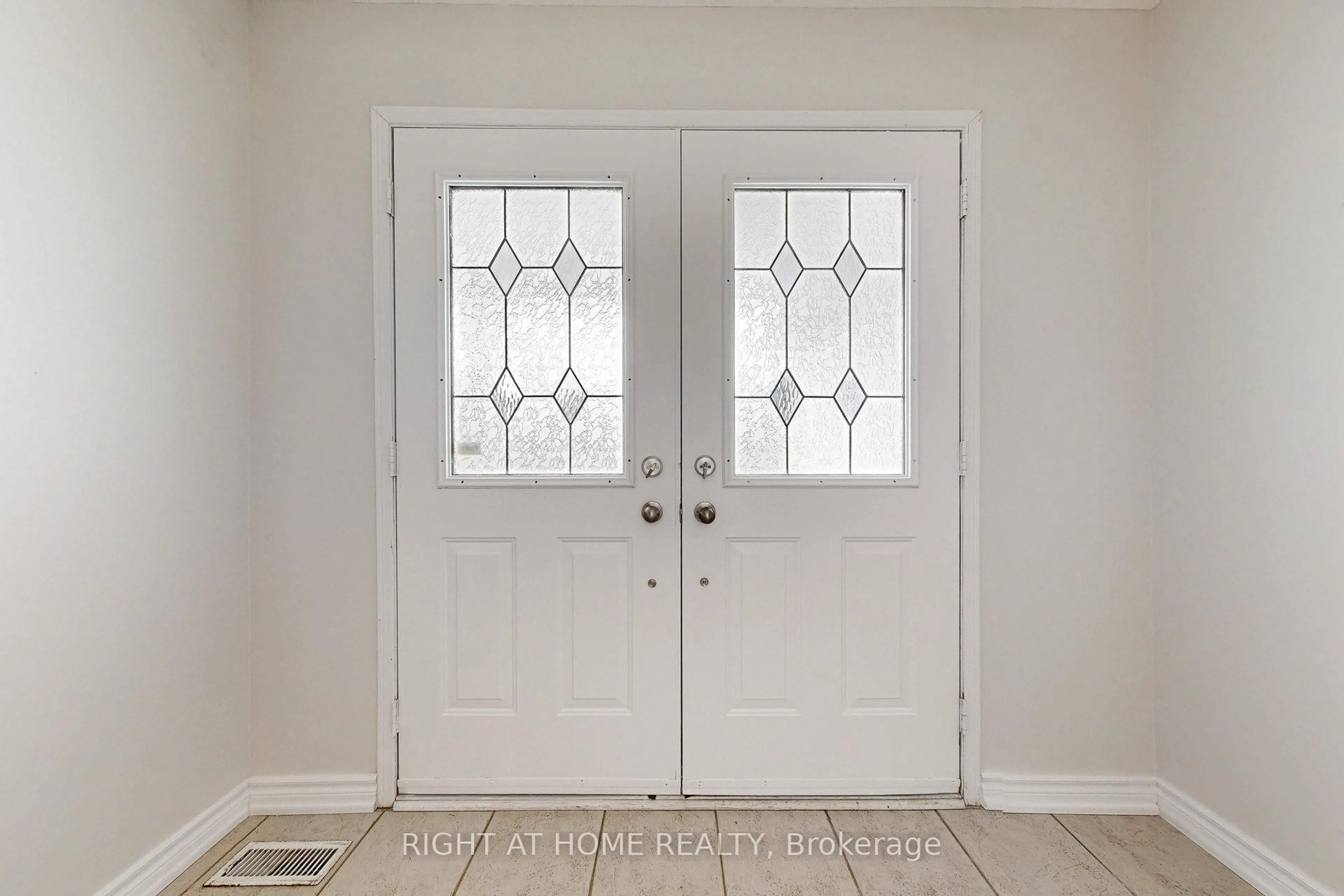 Indoor entryway for 10 Pascoe Dr, Markham Ontario L6B 1C4