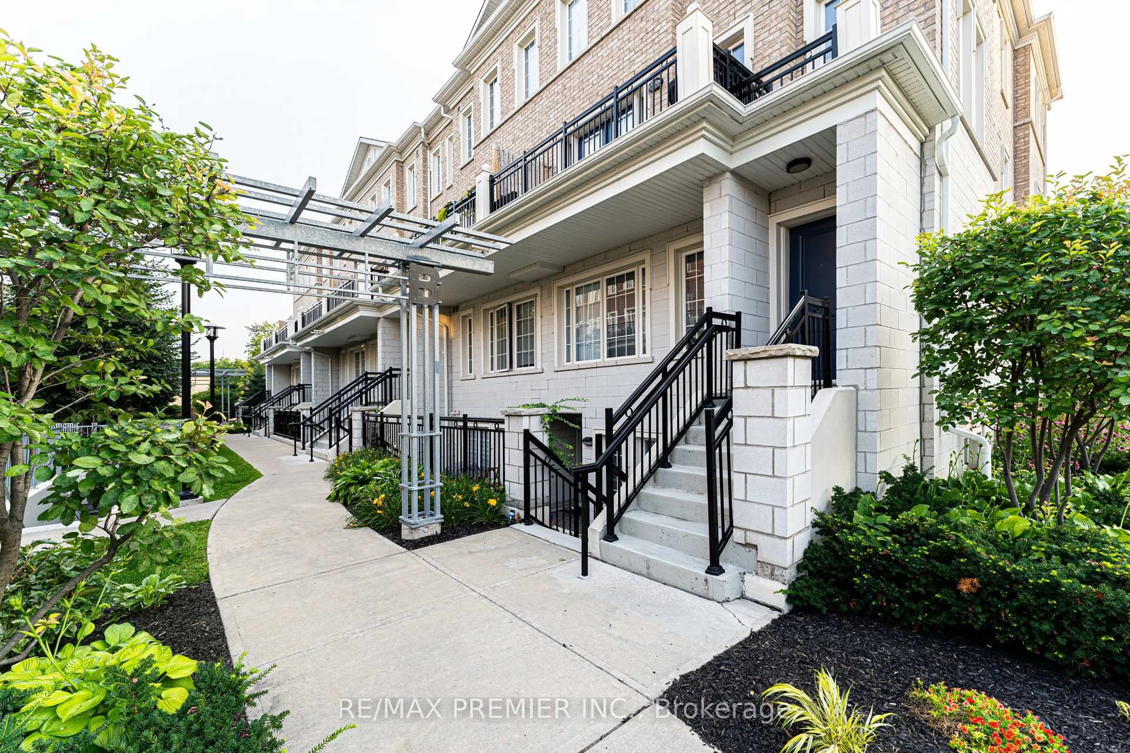 Patio, street for 26 Bruce St #B02, Vaughan Ontario L4L 1J4