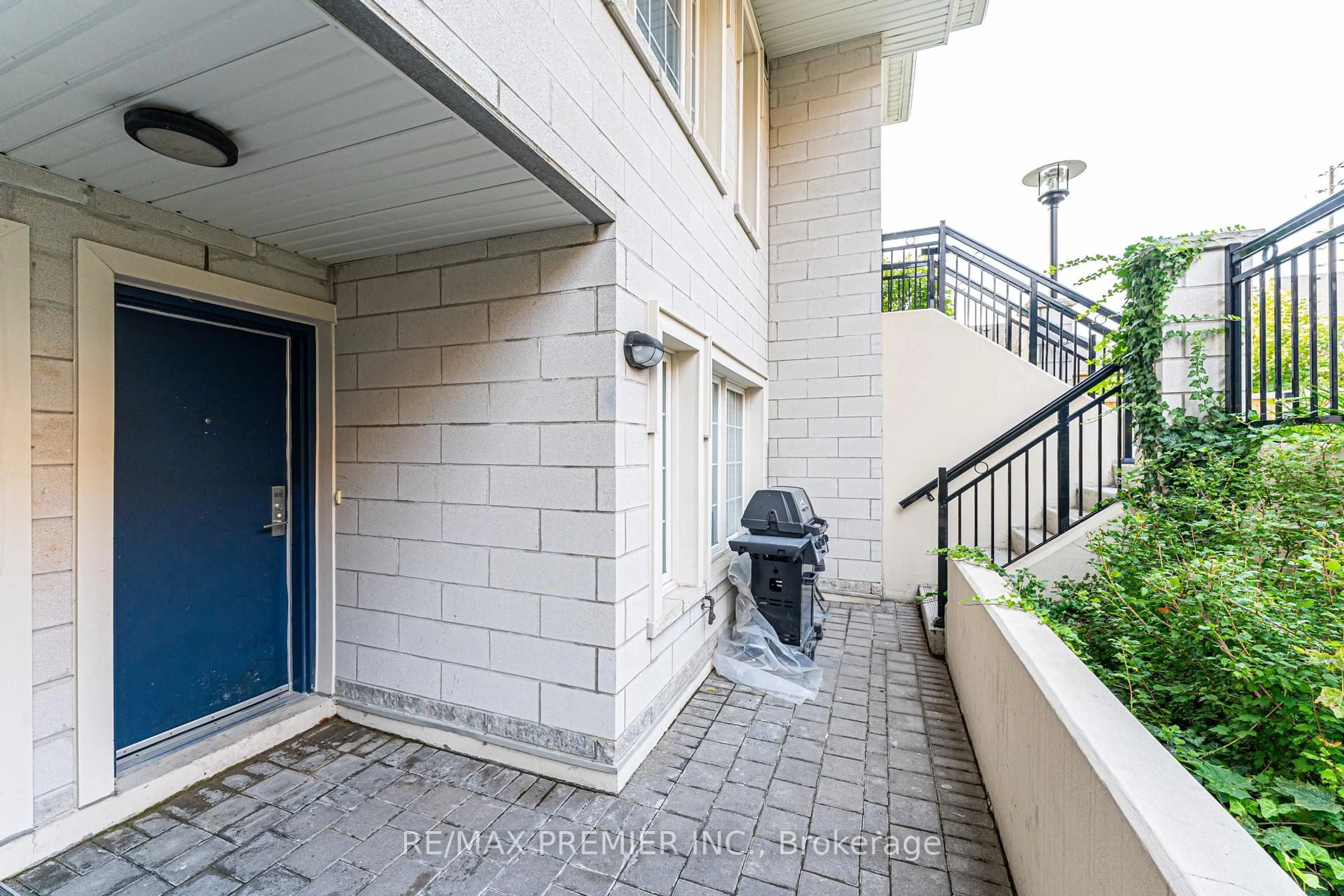 Patio, street for 26 Bruce St #B02, Vaughan Ontario L4L 1J4