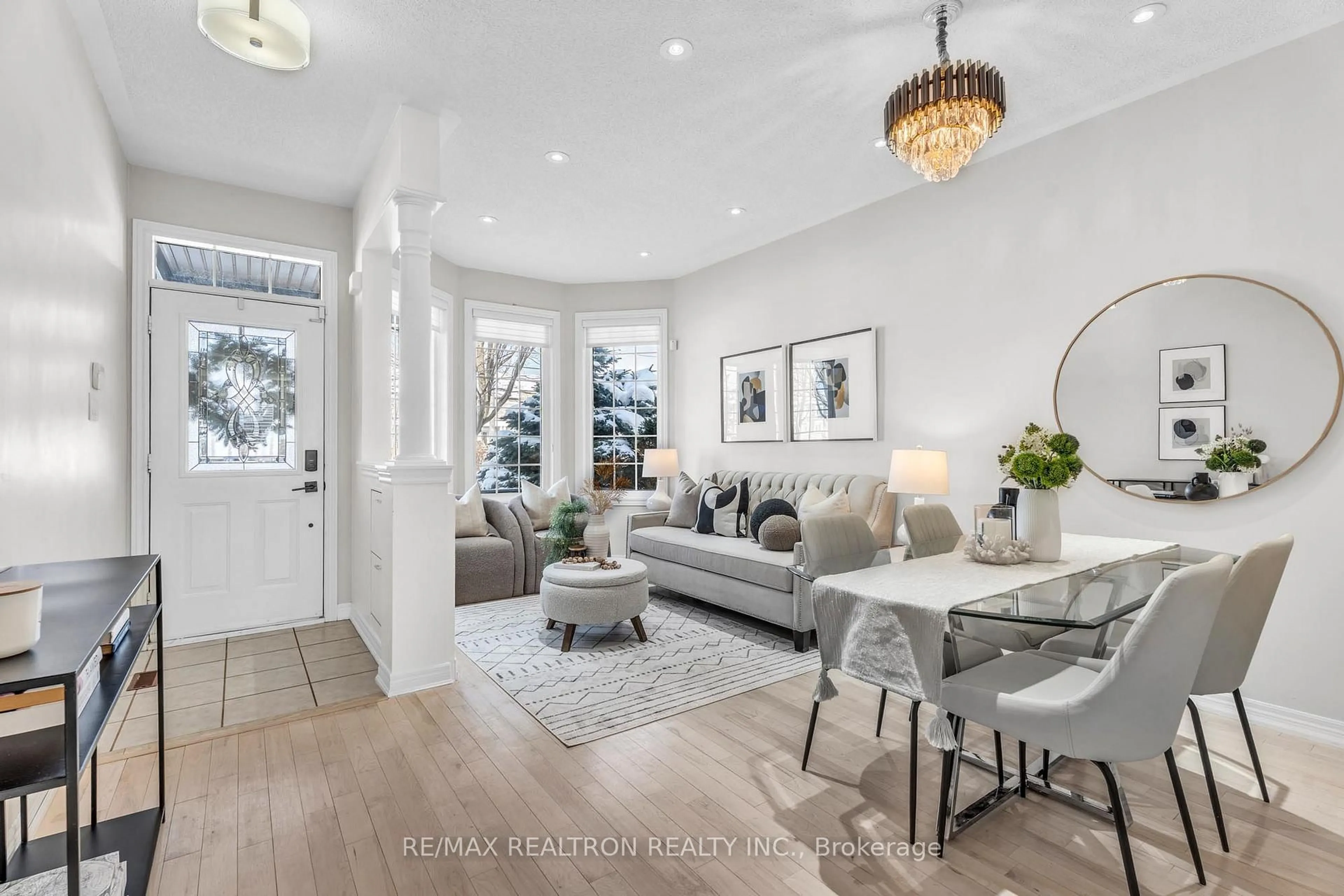 Living room with furniture, unknown for 63 Chelton Dr, Richmond Hill Ontario L4E 4A8