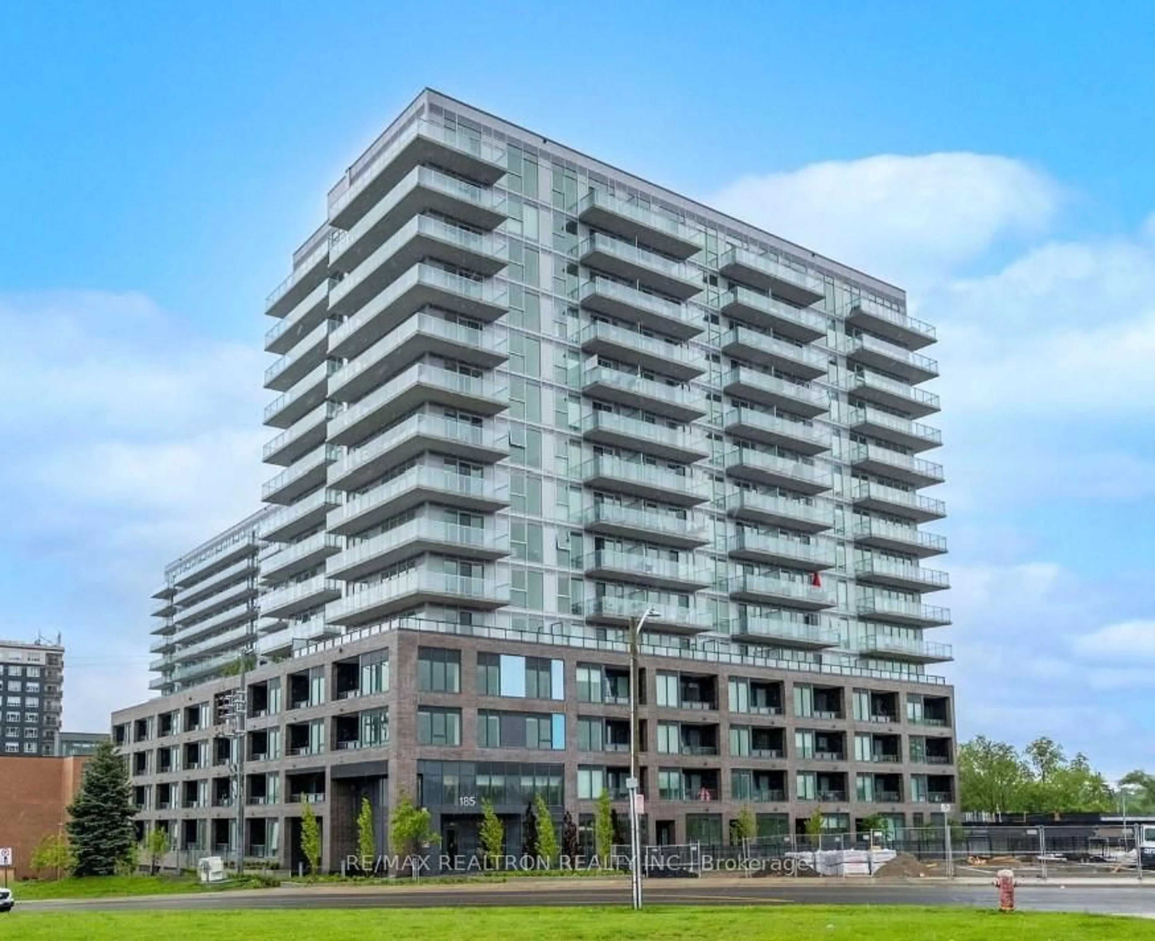 Unknown for 185 Deerfield Rd #301, Newmarket Ontario L3Y 0G7