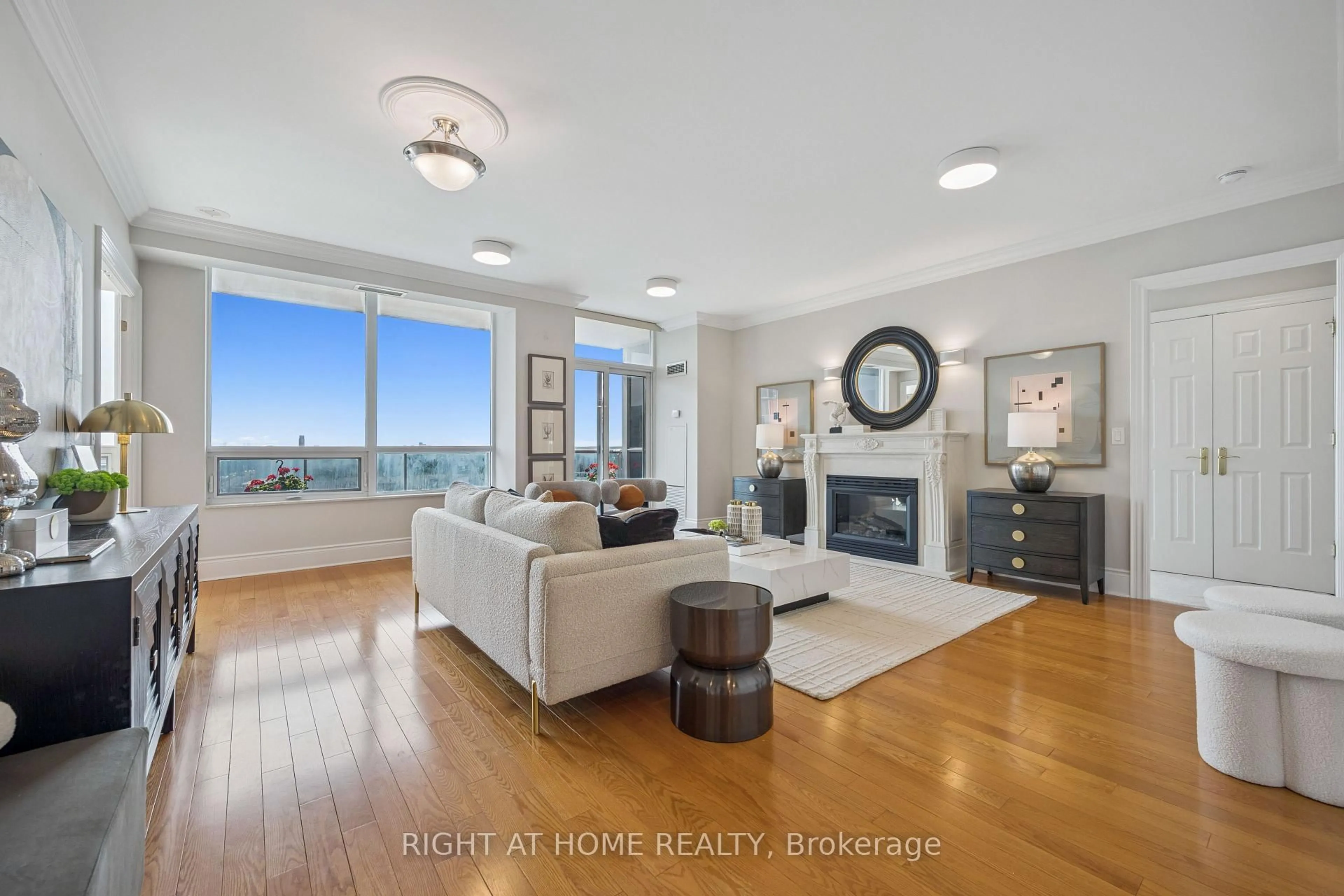 Living room with furniture, unknown for 33 Cox Blvd #1831, Markham Ontario L3R 8A6