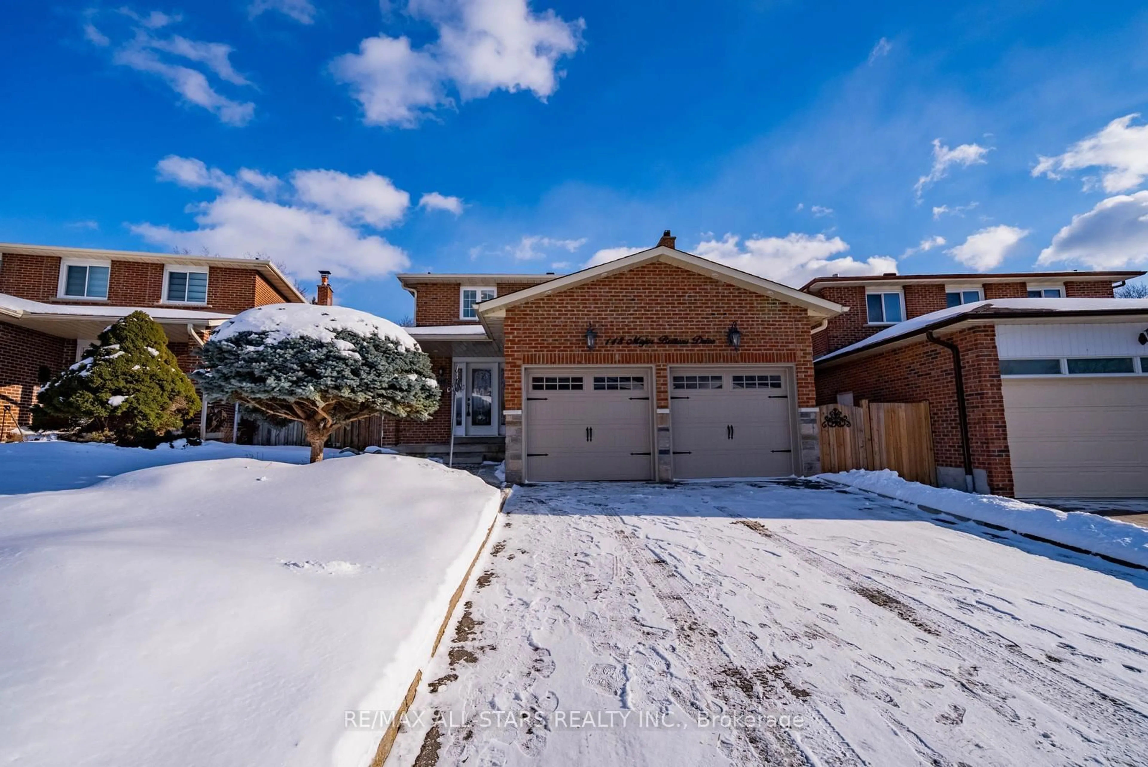 A pic from outside/outdoor area/front of a property/back of a property/a pic from drone, street for 148 Major Buttons Dr, Markham Ontario L3P 3X6