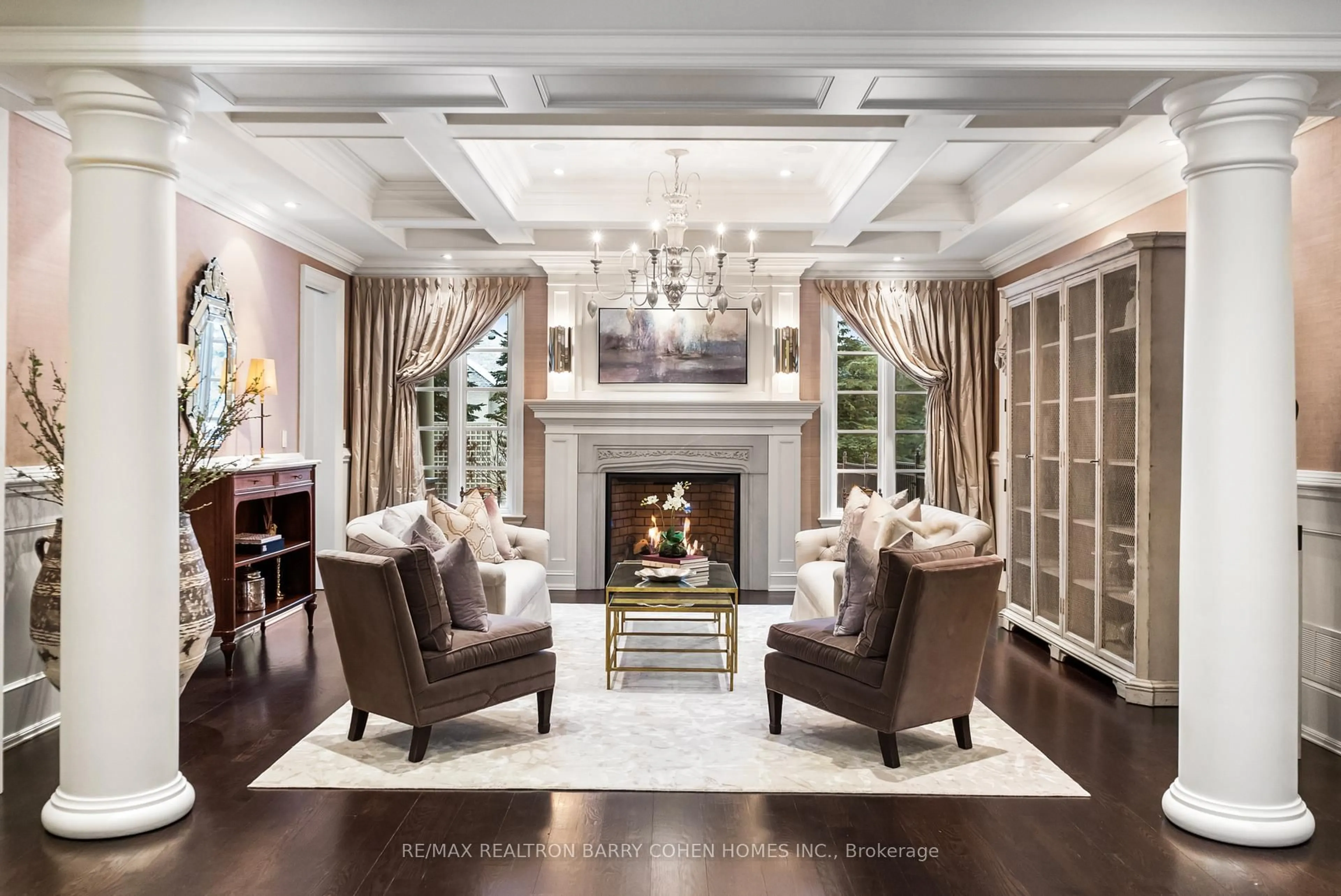 Living room with furniture, unknown for 12 Sandy Ridge Crt, Whitchurch-Stouffville Ontario L4A 2L4