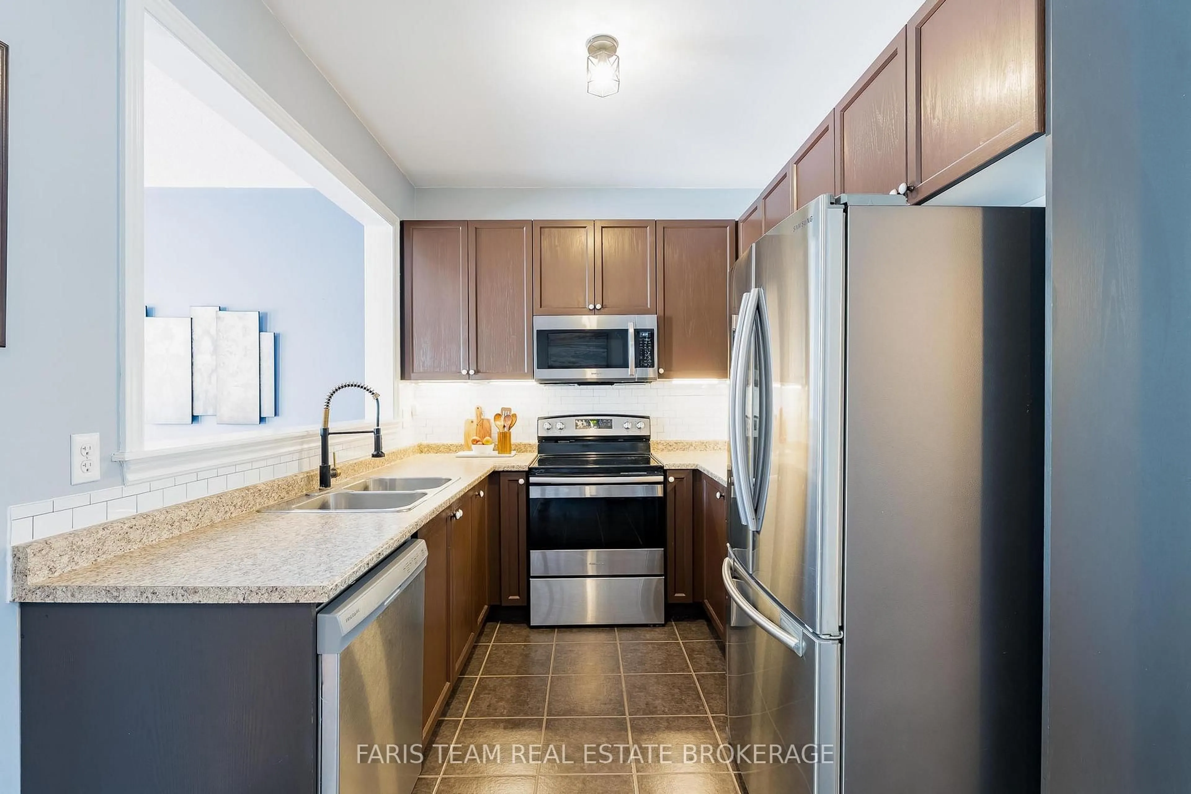 Standard kitchen, unknown for 80 Blanchard Cres, Essa Ontario L3W 0M9