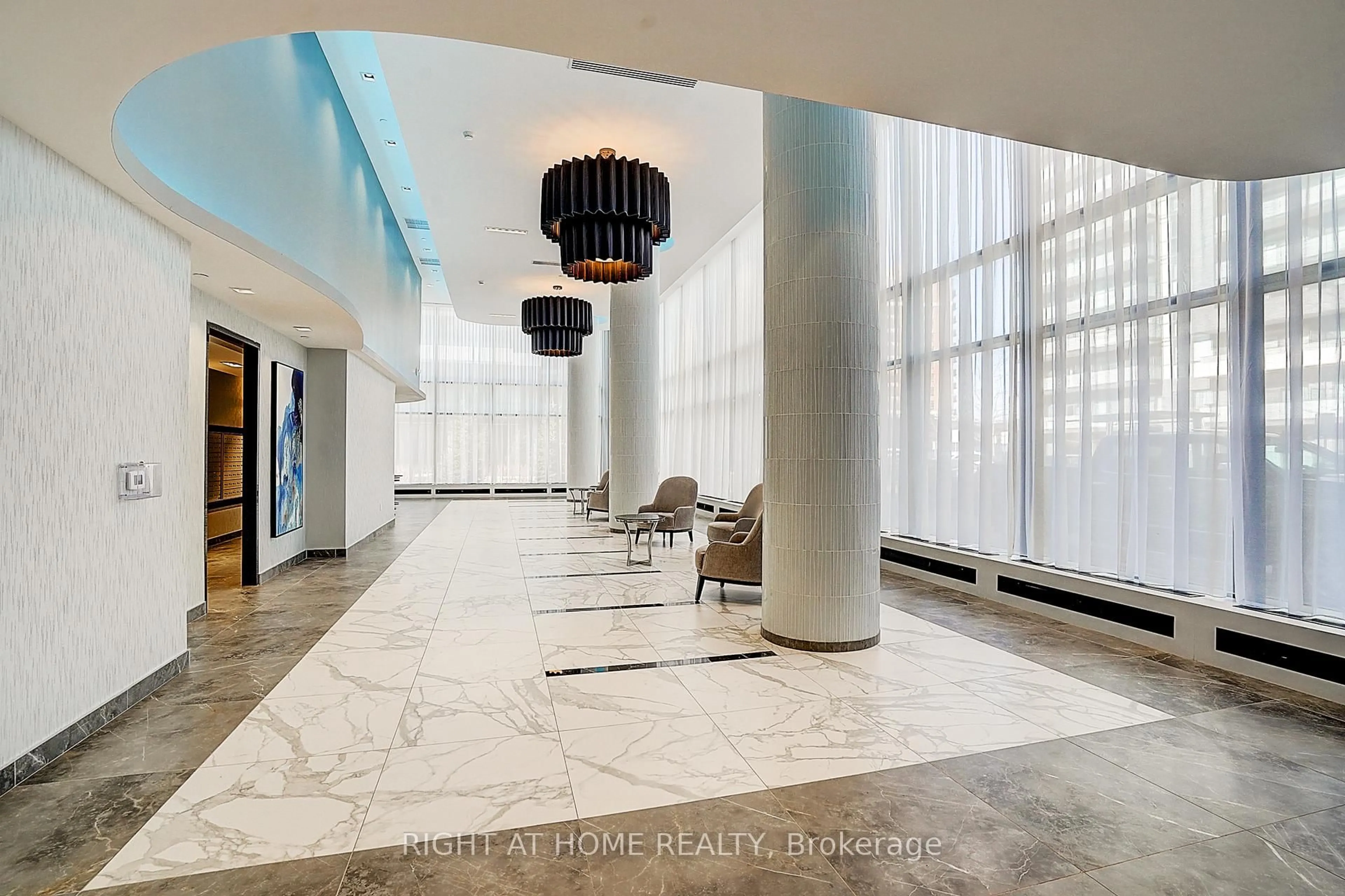 Lobby for 95 Oneida Cres #508, Richmond Hill Ontario L4B 0H5