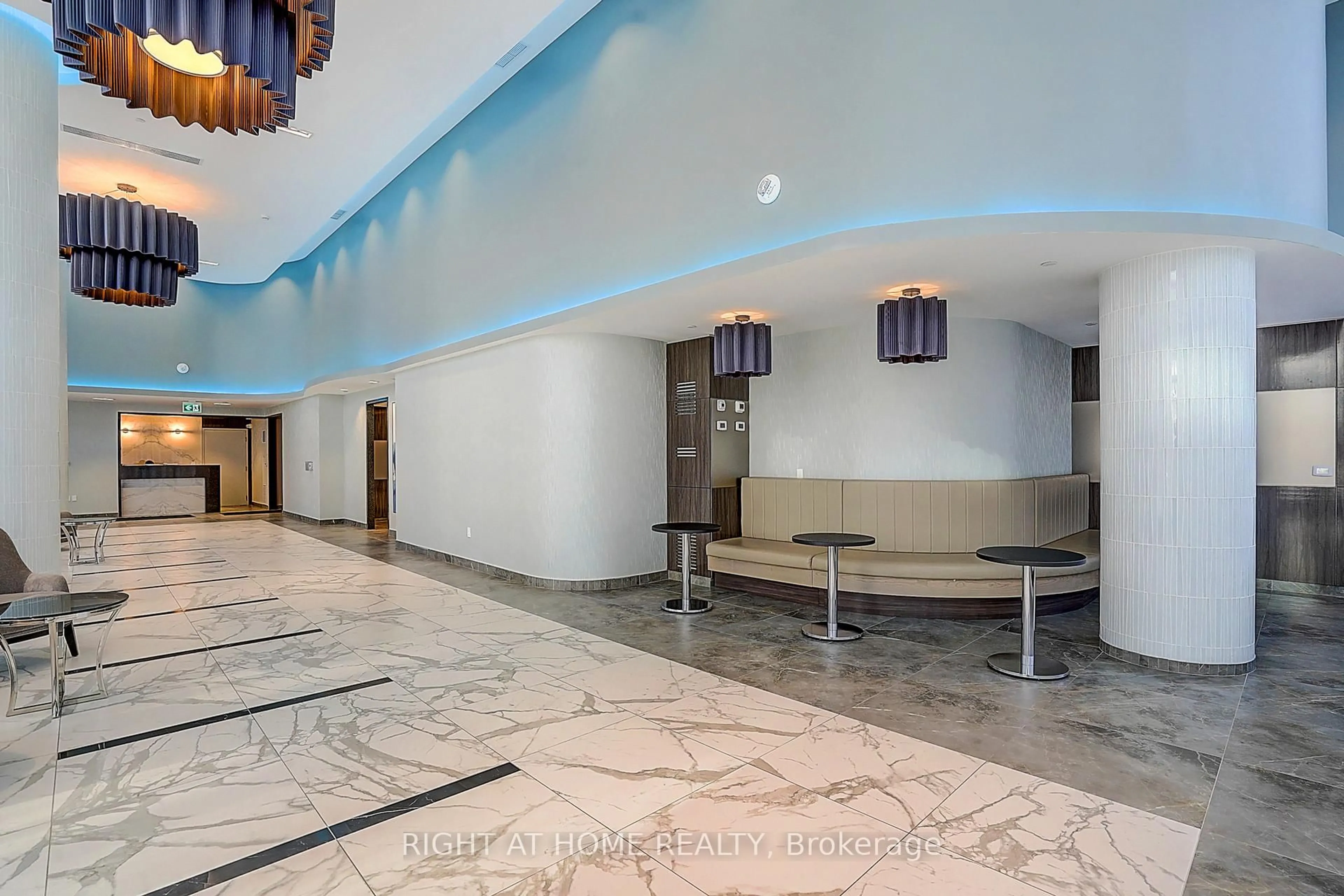 Lobby for 95 Oneida Cres #508, Richmond Hill Ontario L4B 0H5