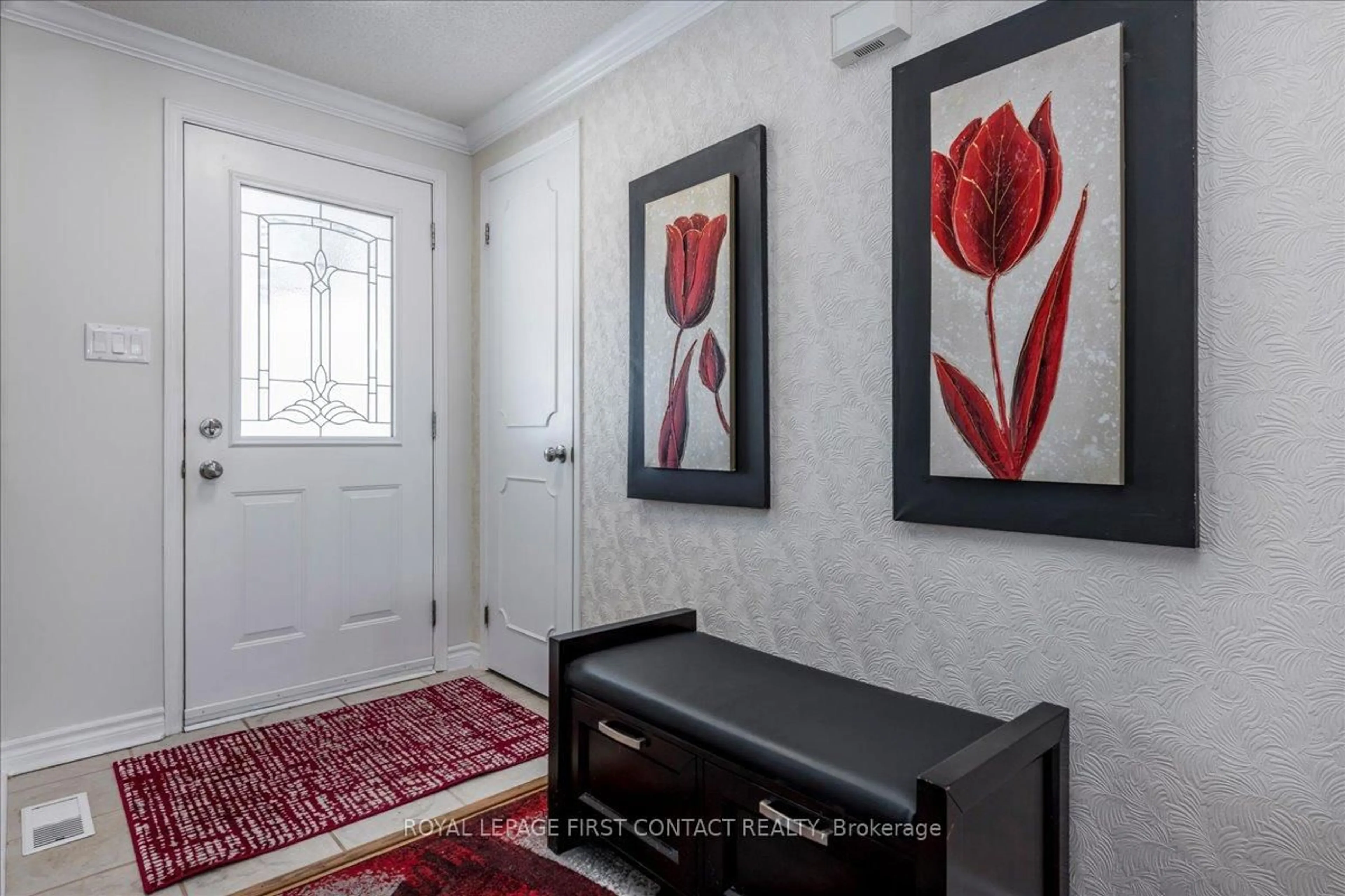 Indoor entryway for 5 Terra Nova Arm, Innisfil Ontario L9S 1S1