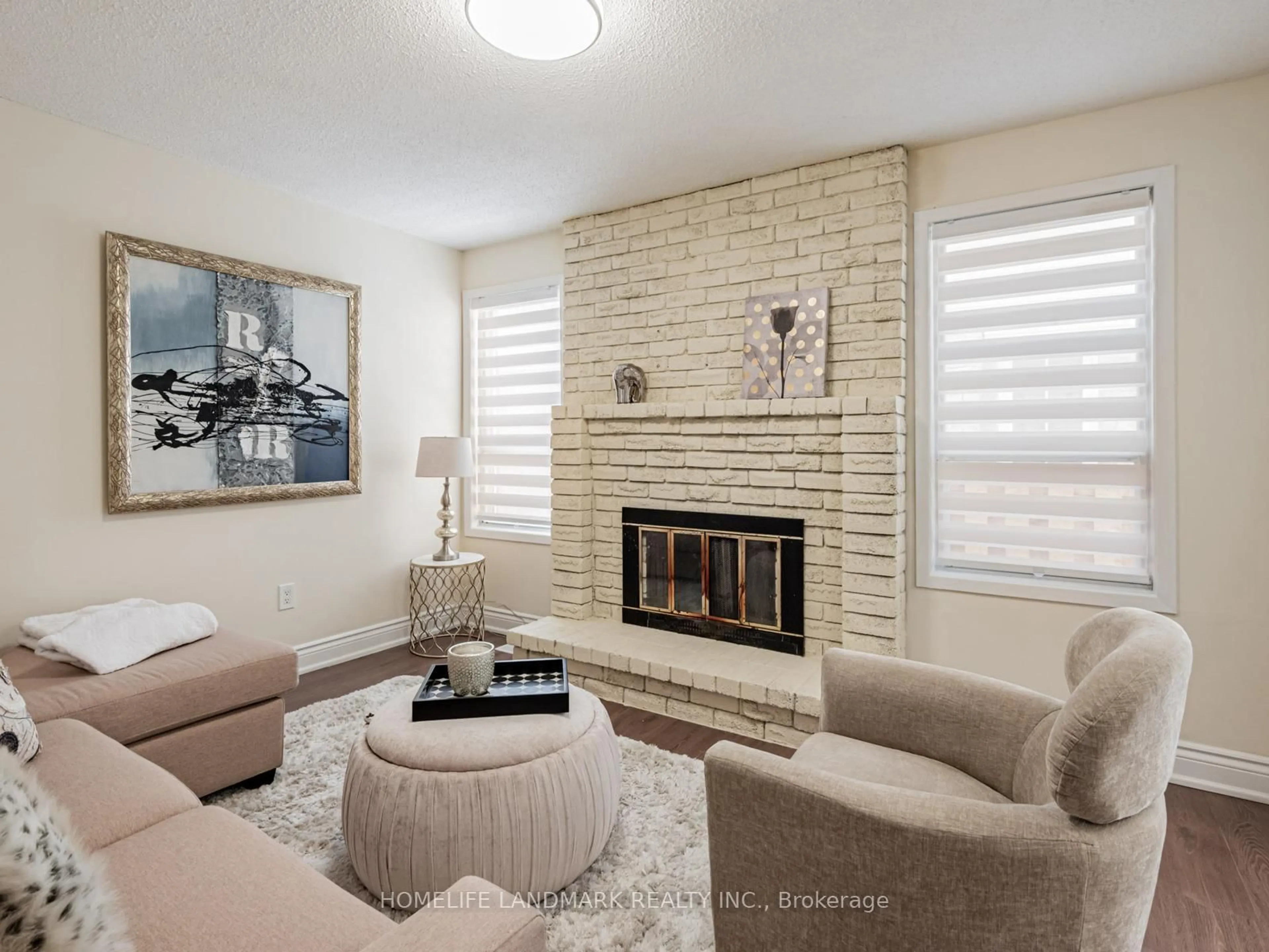 Living room with furniture, ceramic/tile floor for 36 Greenbelt Cres, Richmond Hill Ontario L4C 5R8