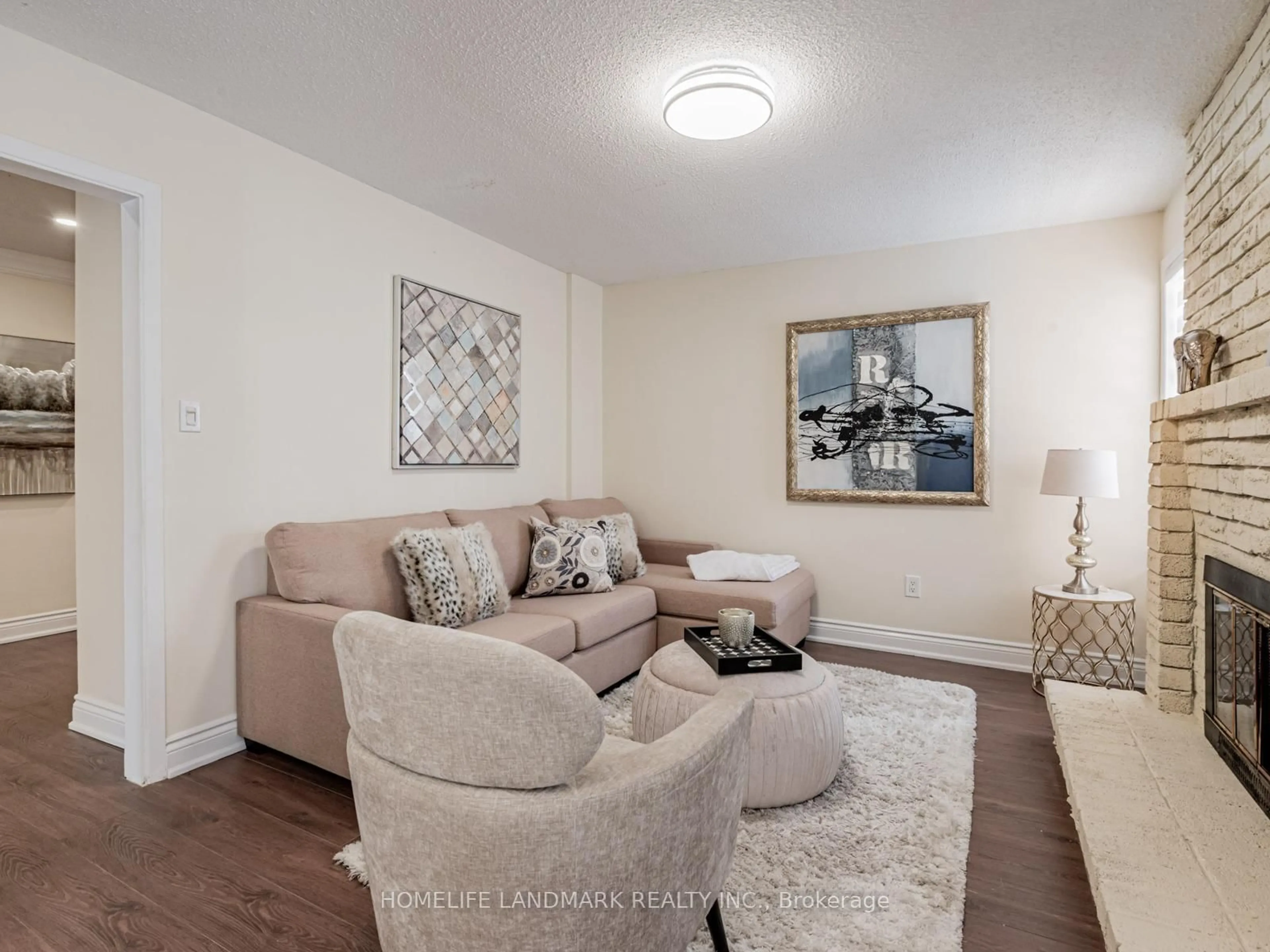 Living room with furniture, unknown for 36 Greenbelt Cres, Richmond Hill Ontario L4C 5R8