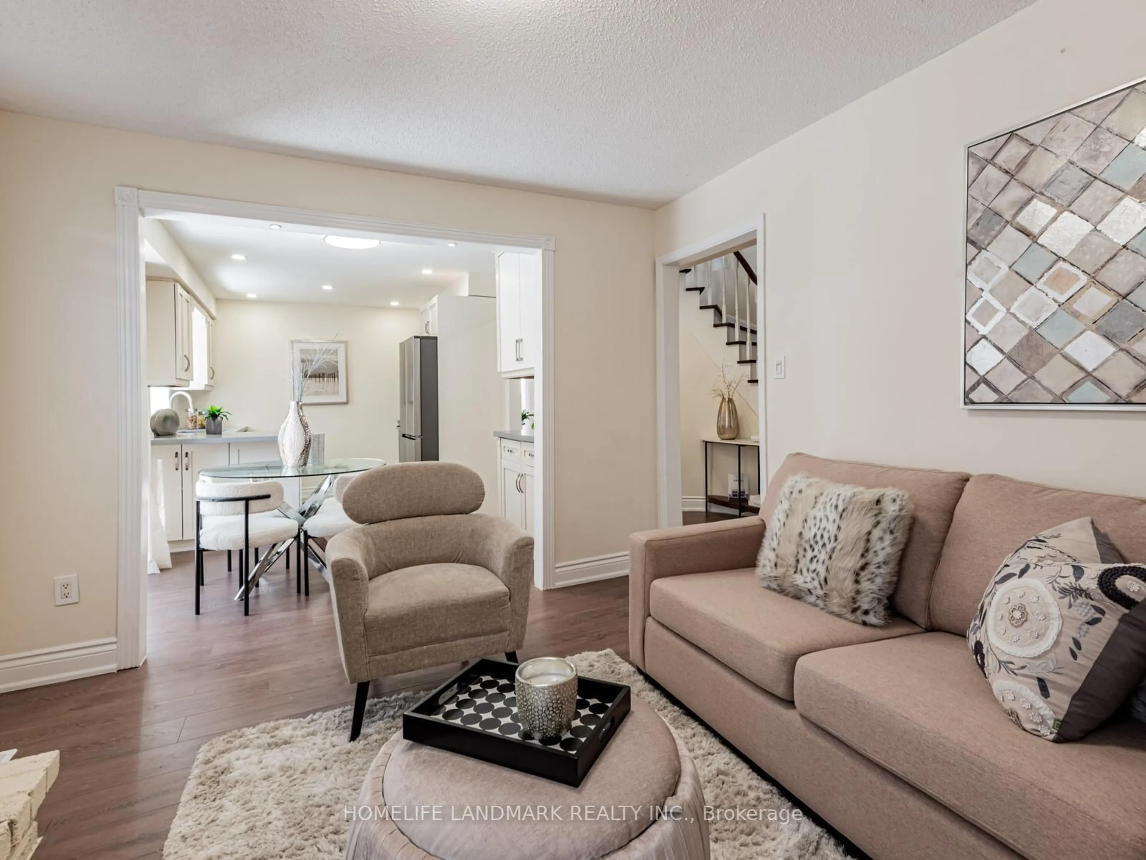 Living room with furniture, unknown for 36 Greenbelt Cres, Richmond Hill Ontario L4C 5R8