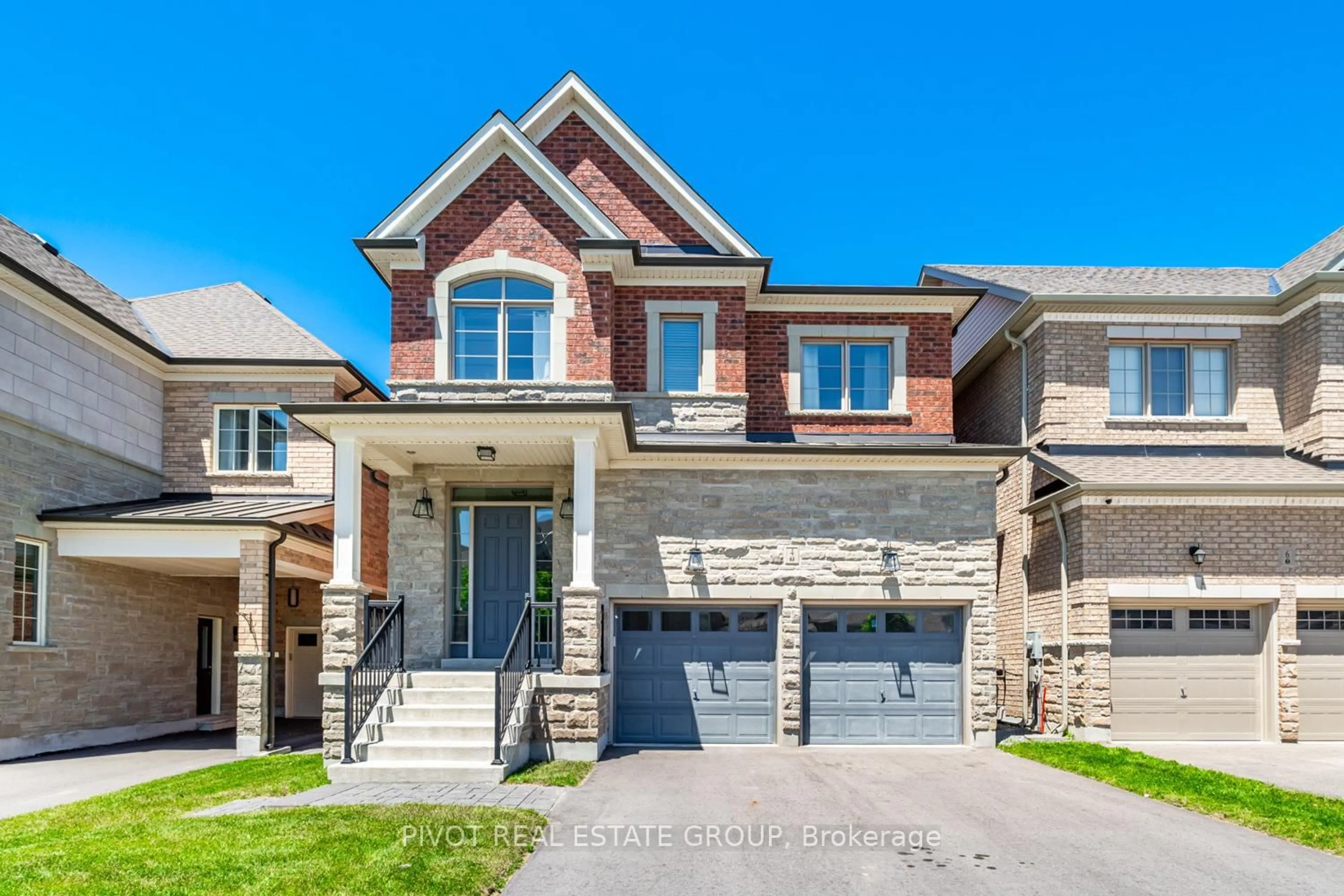 Home with brick exterior material, street for 4 Clara May Ave, East Gwillimbury Ontario L9N 0R4