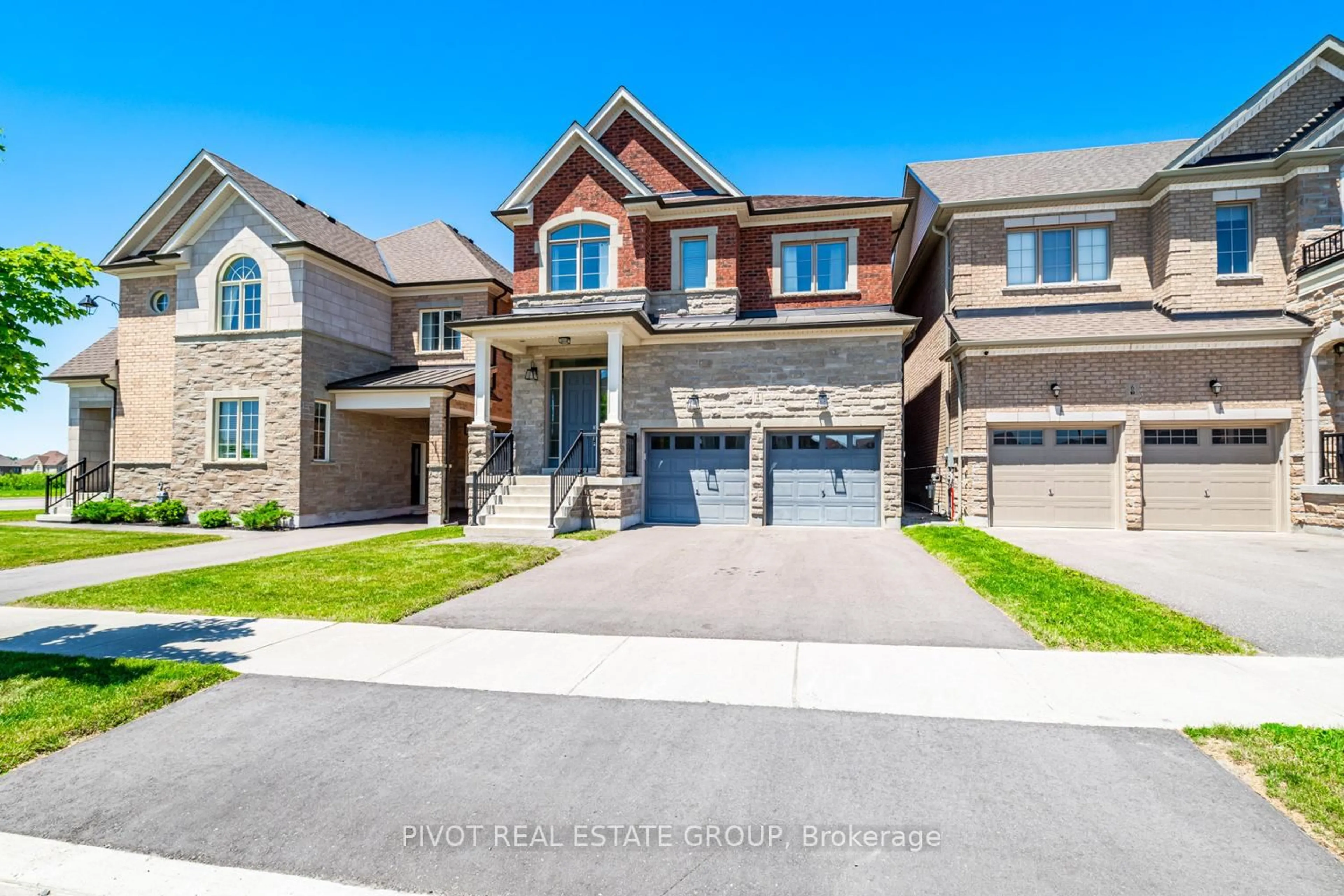 Home with brick exterior material, street for 4 Clara May Ave, East Gwillimbury Ontario L9N 0R4