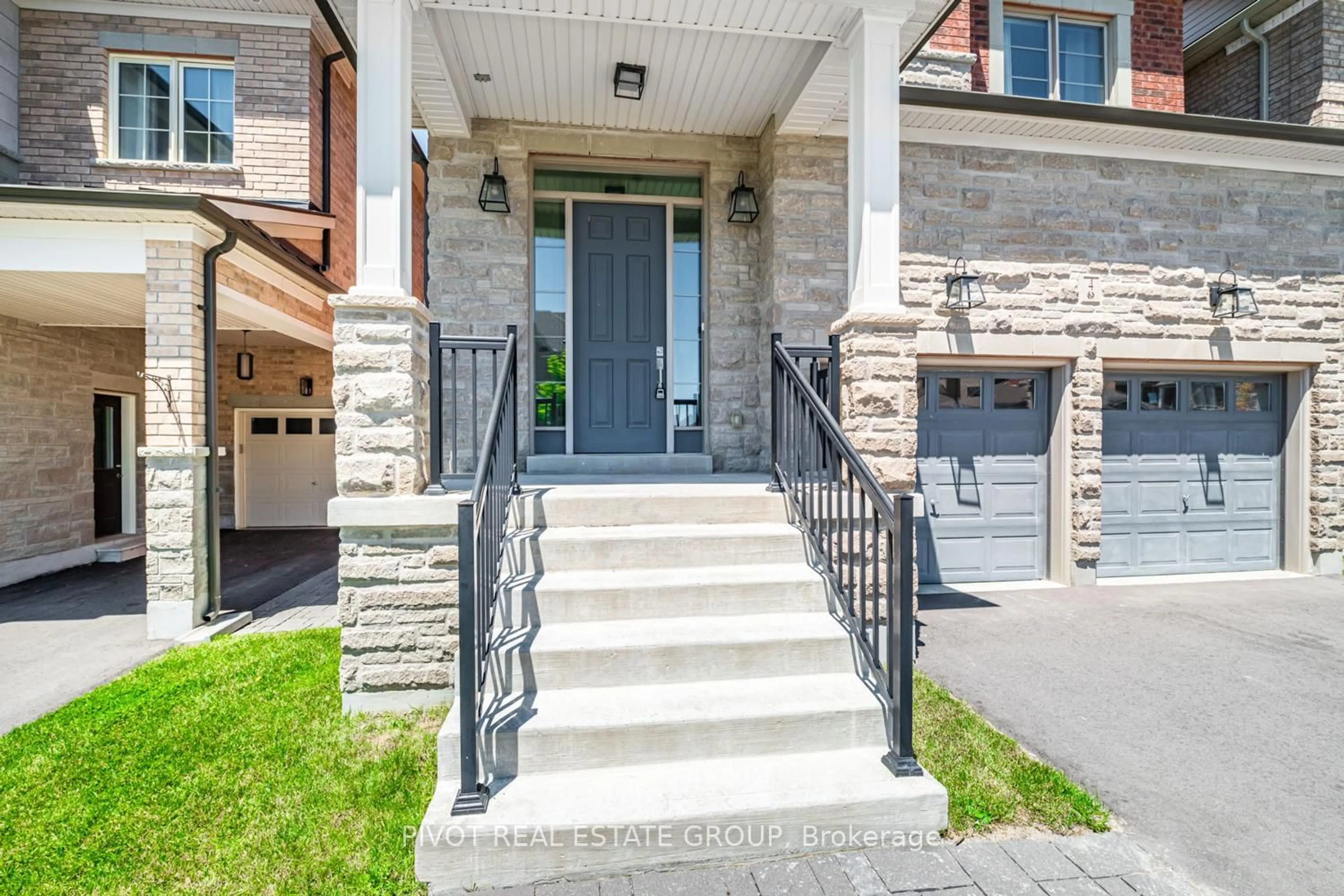 Unknown for 4 Clara May Ave, East Gwillimbury Ontario L9N 0R4