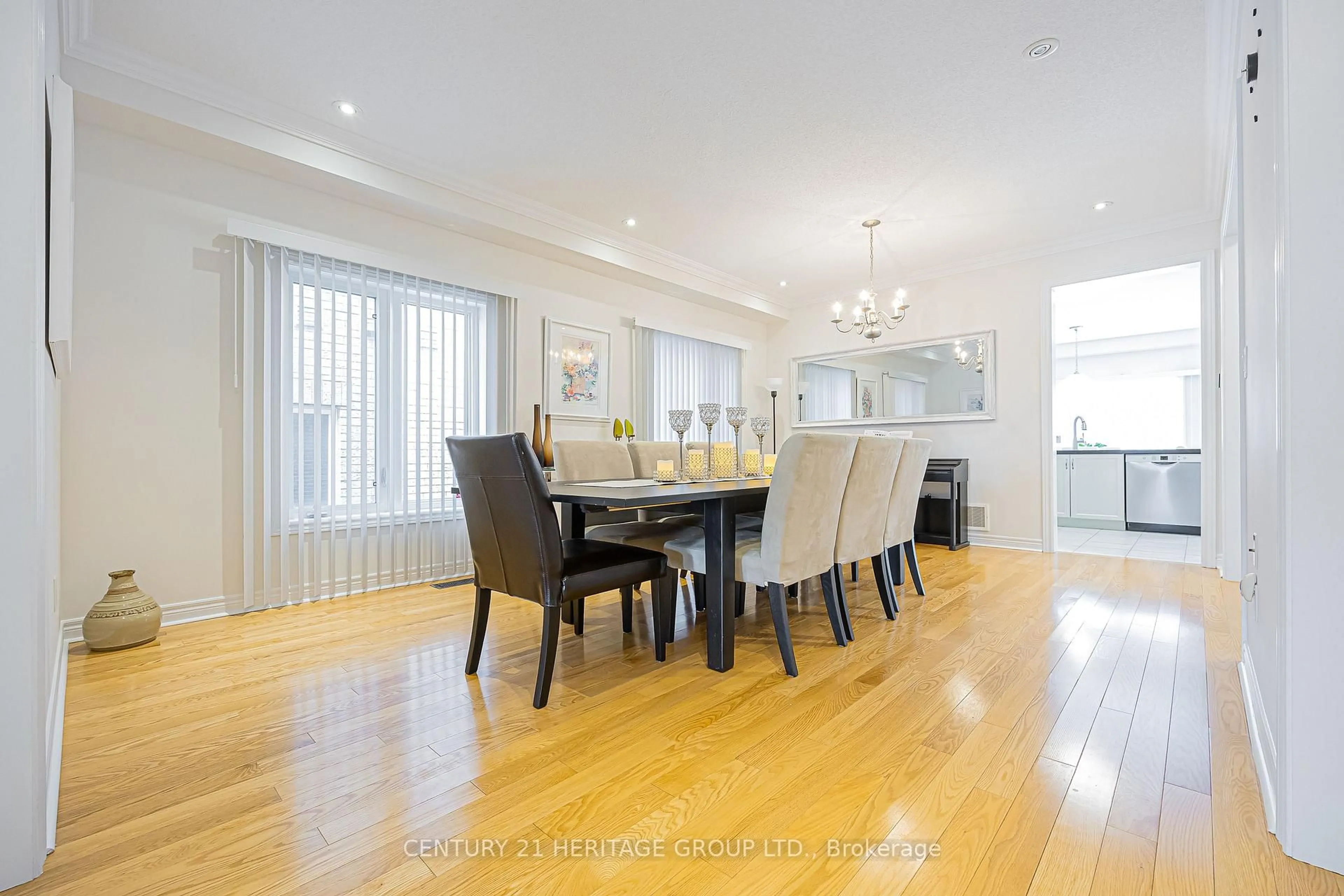 Dining room, wood/laminate floor for 52 Maple Valley Rd, Vaughan Ontario L6A 0X8
