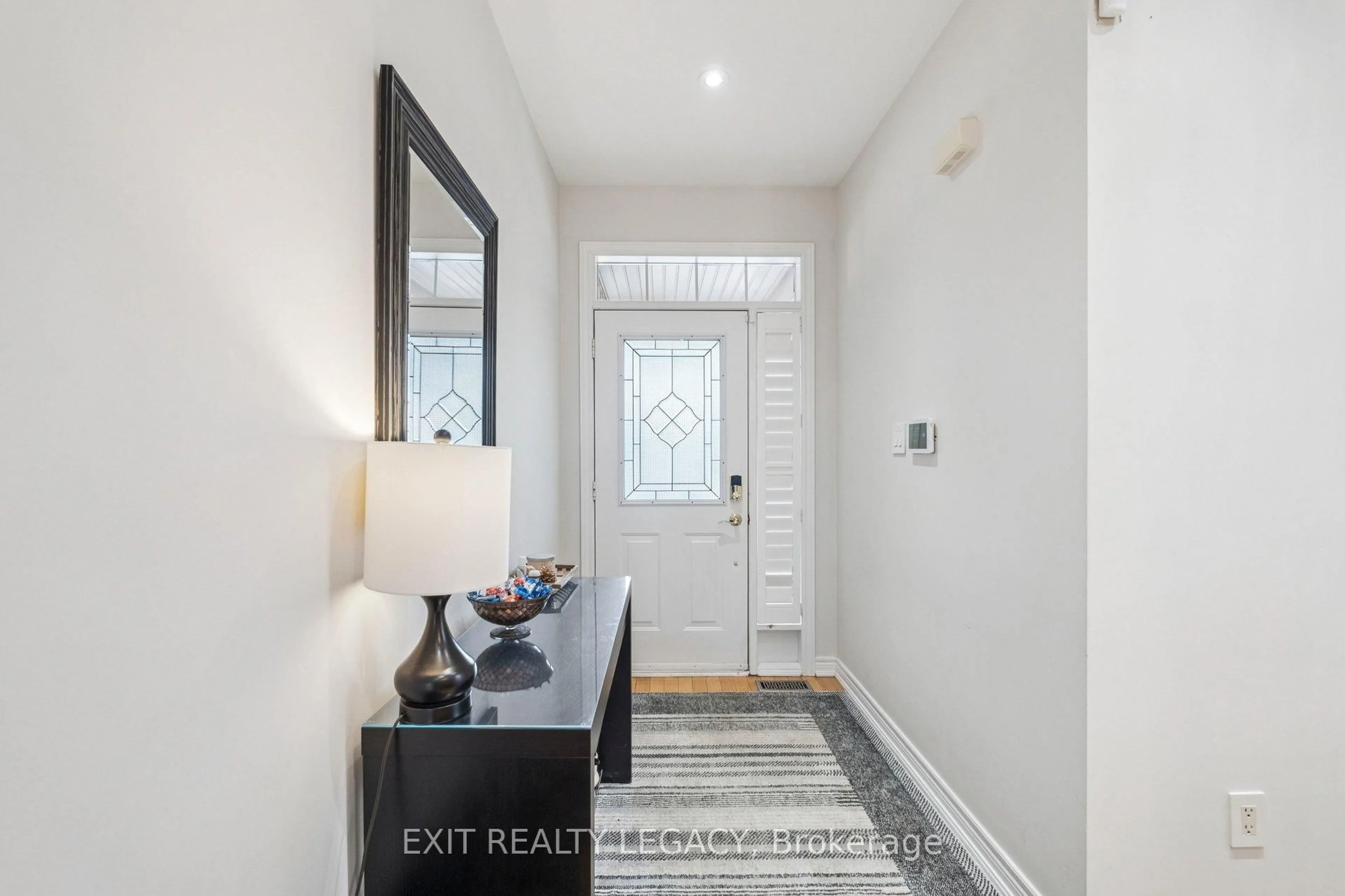 Indoor entryway for 49 Loire Valley Ave, Vaughan Ontario L4J 8V8