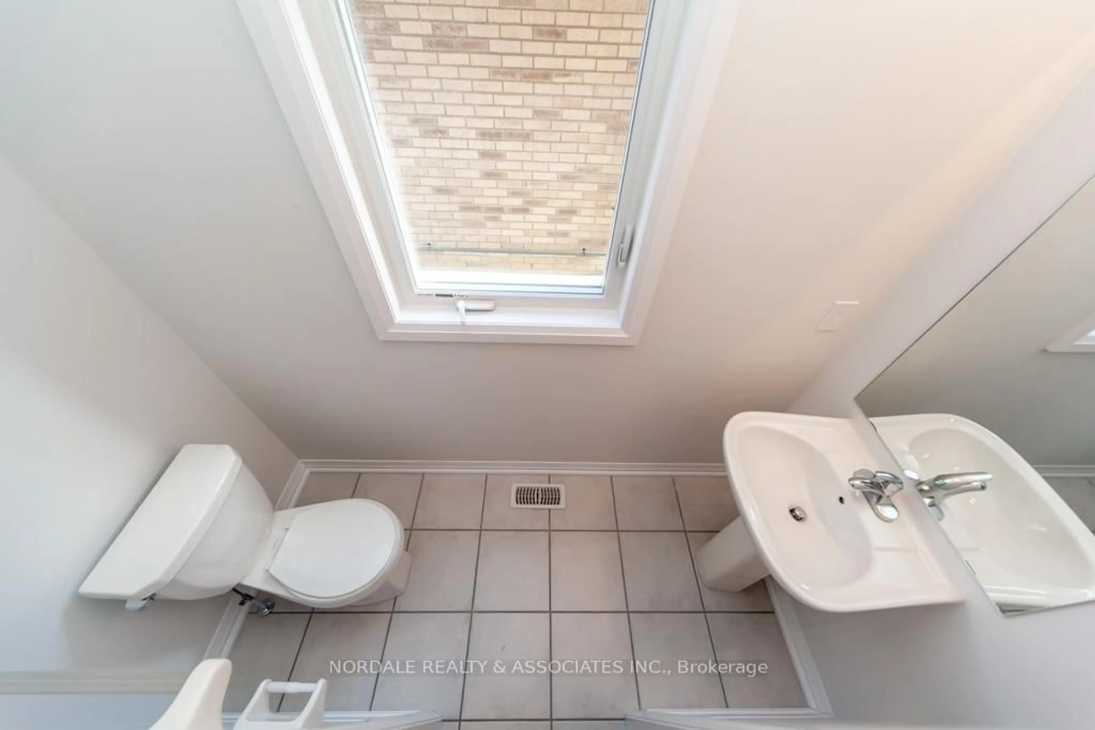 Standard bathroom, ceramic/tile floor for 1429 STOVELL Cres, Innisfil Ontario L0L 1W0