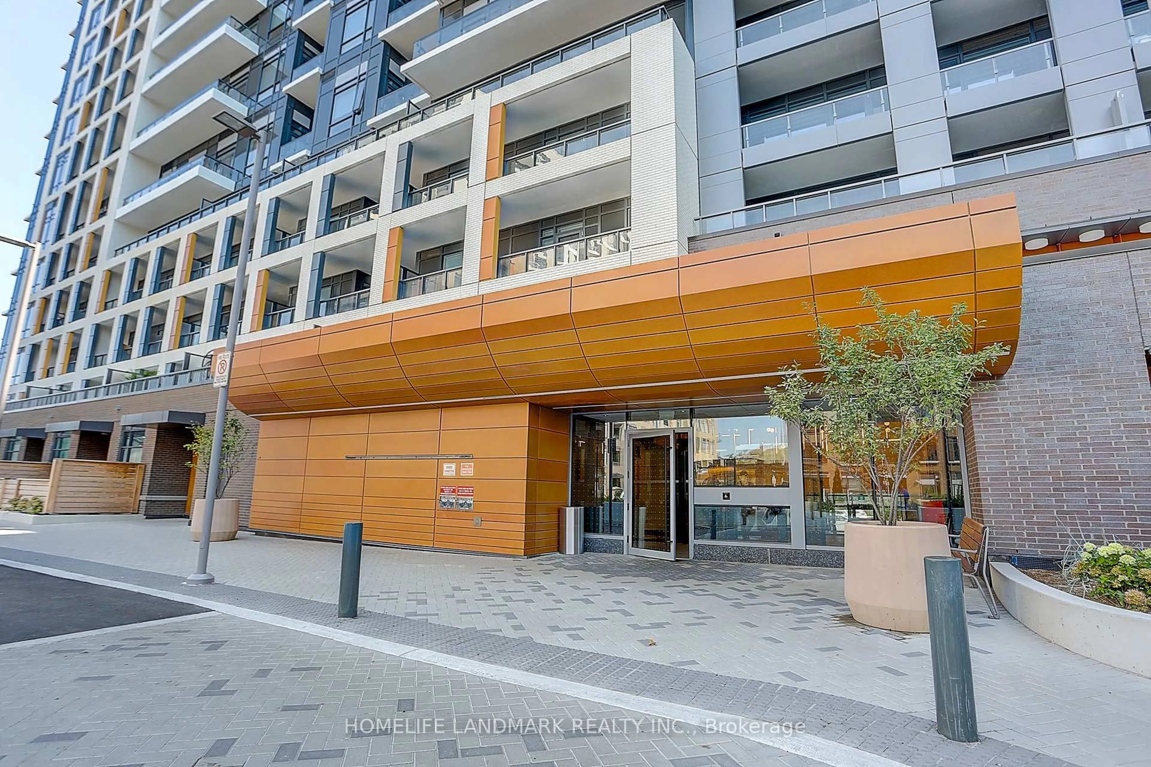 Indoor foyer for 7950 Bathurst St #B-532, Vaughan Ontario L4J 0B8