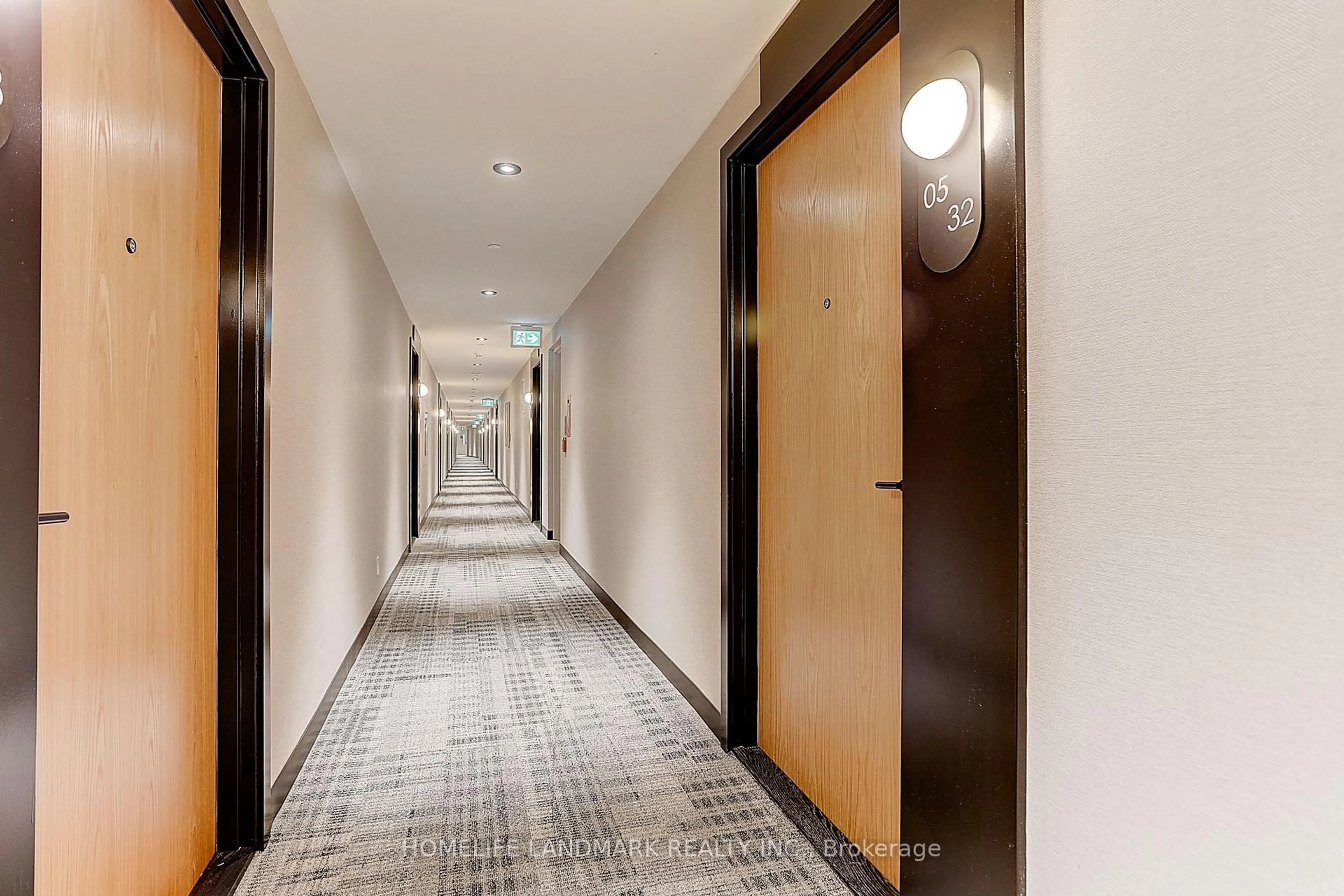 Indoor foyer for 7950 Bathurst St #B-532, Vaughan Ontario L4J 0B8