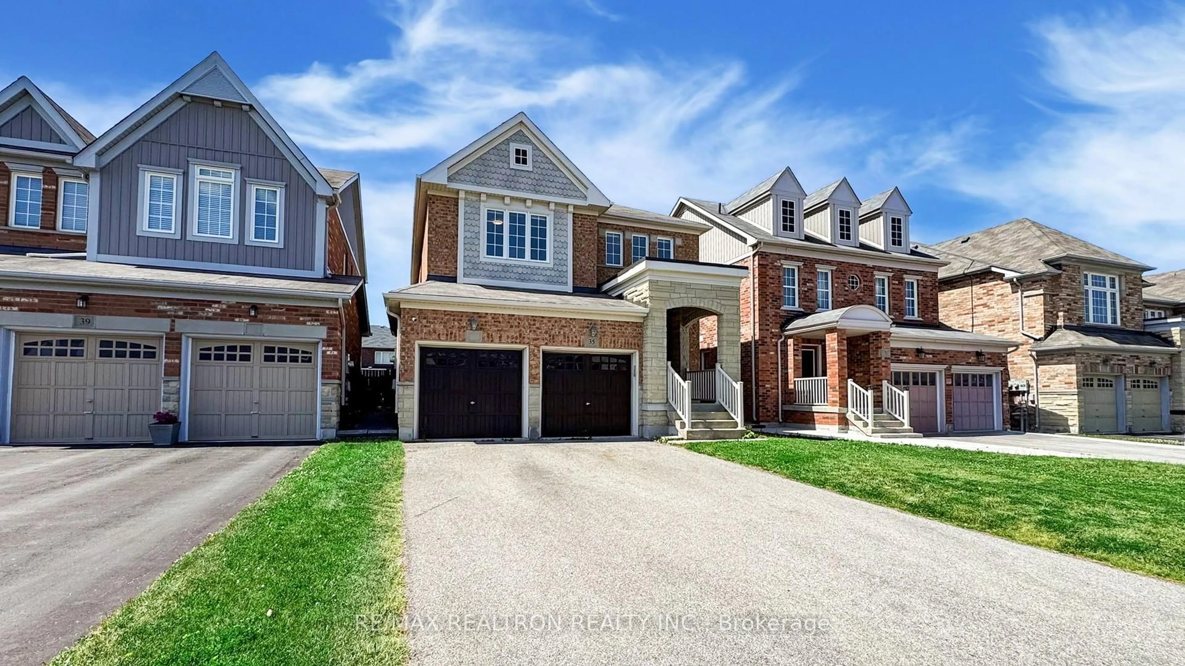 Home with brick exterior material, street for 35 Amberwing Landing, Bradford West Gwillimbury Ontario L3Z 0H9