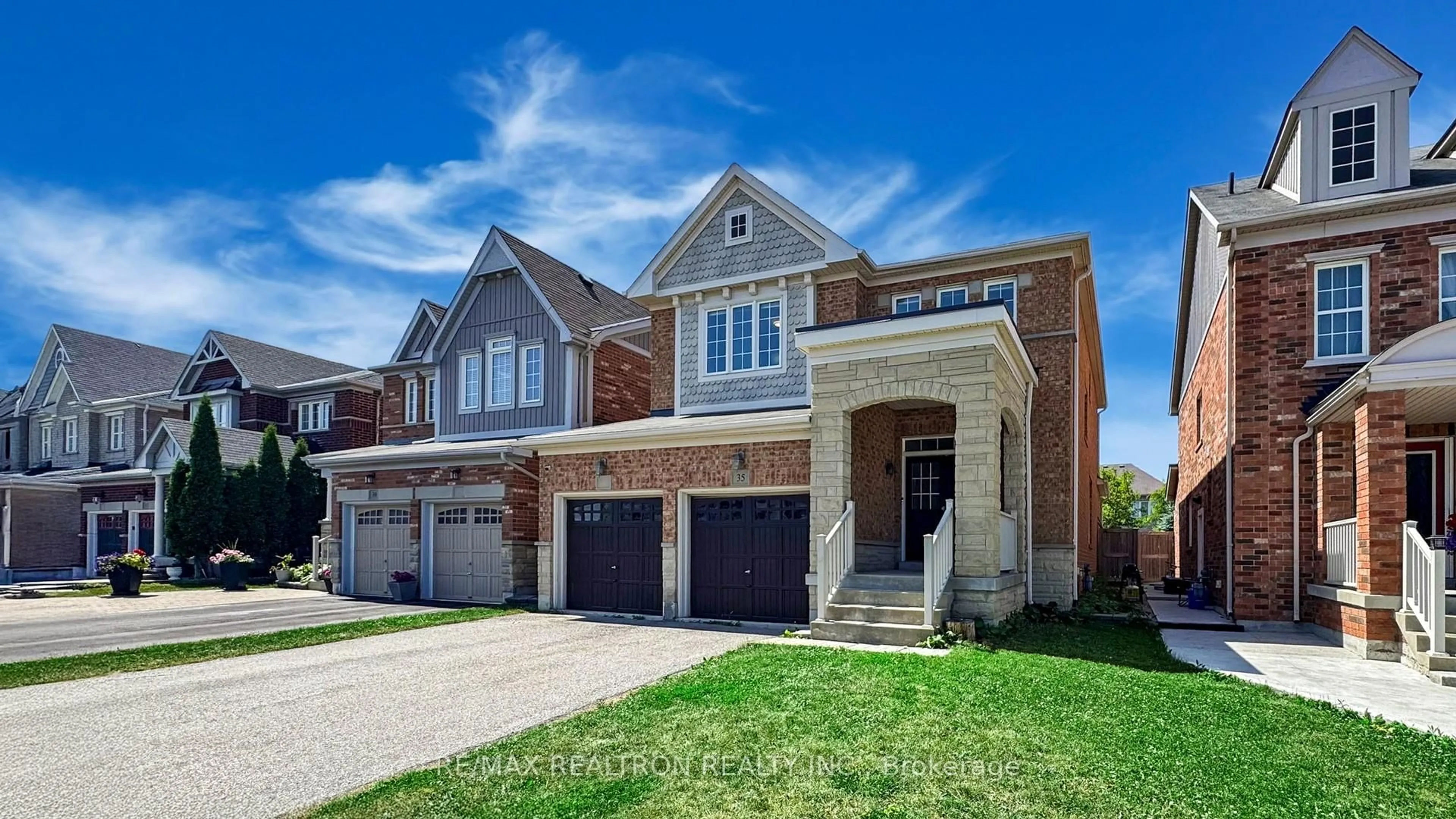 Home with brick exterior material, street for 35 Amberwing Landing, Bradford West Gwillimbury Ontario L3Z 0H9