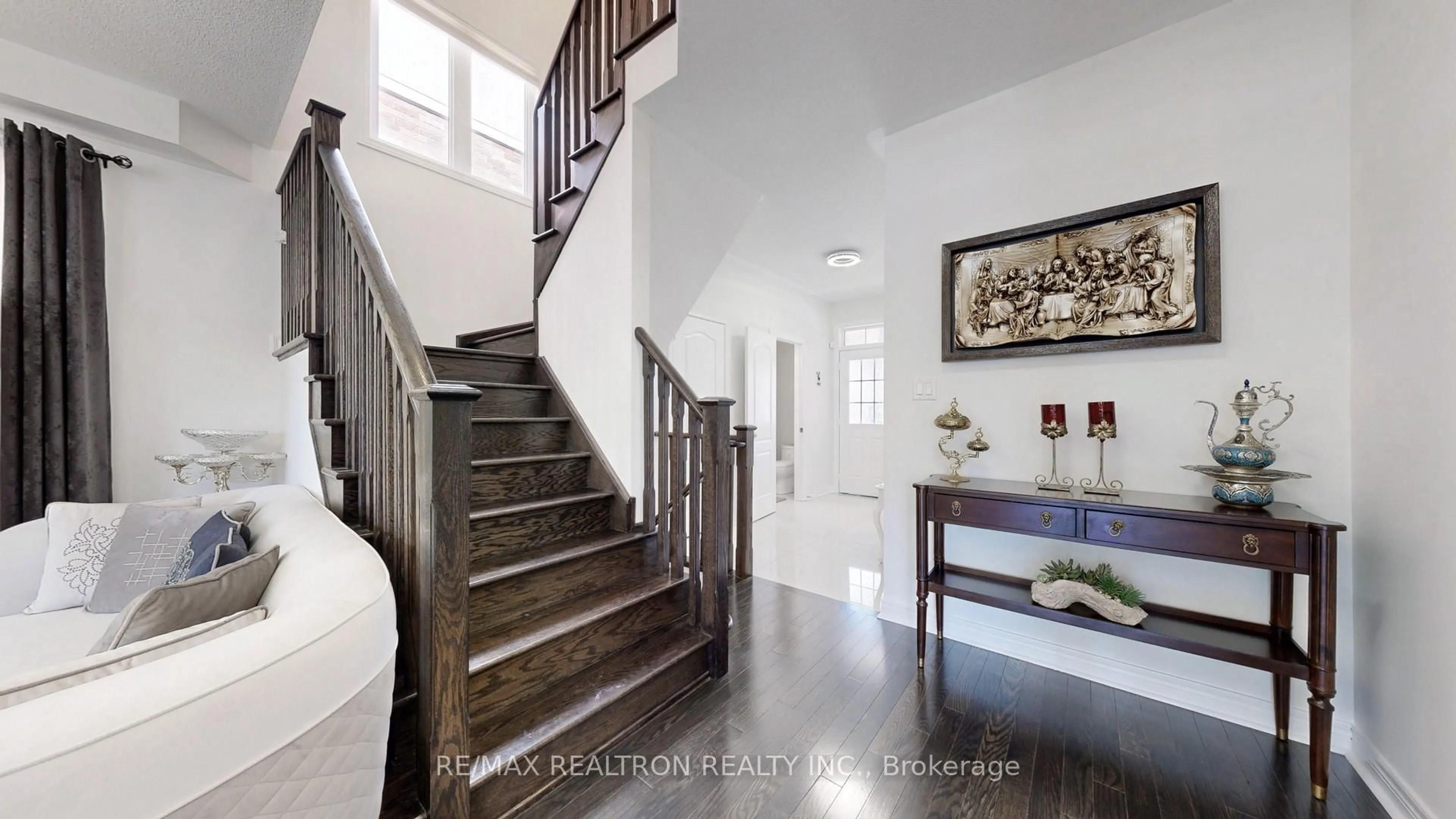 Indoor entryway for 35 Amberwing Landing, Bradford West Gwillimbury Ontario L3Z 0H9