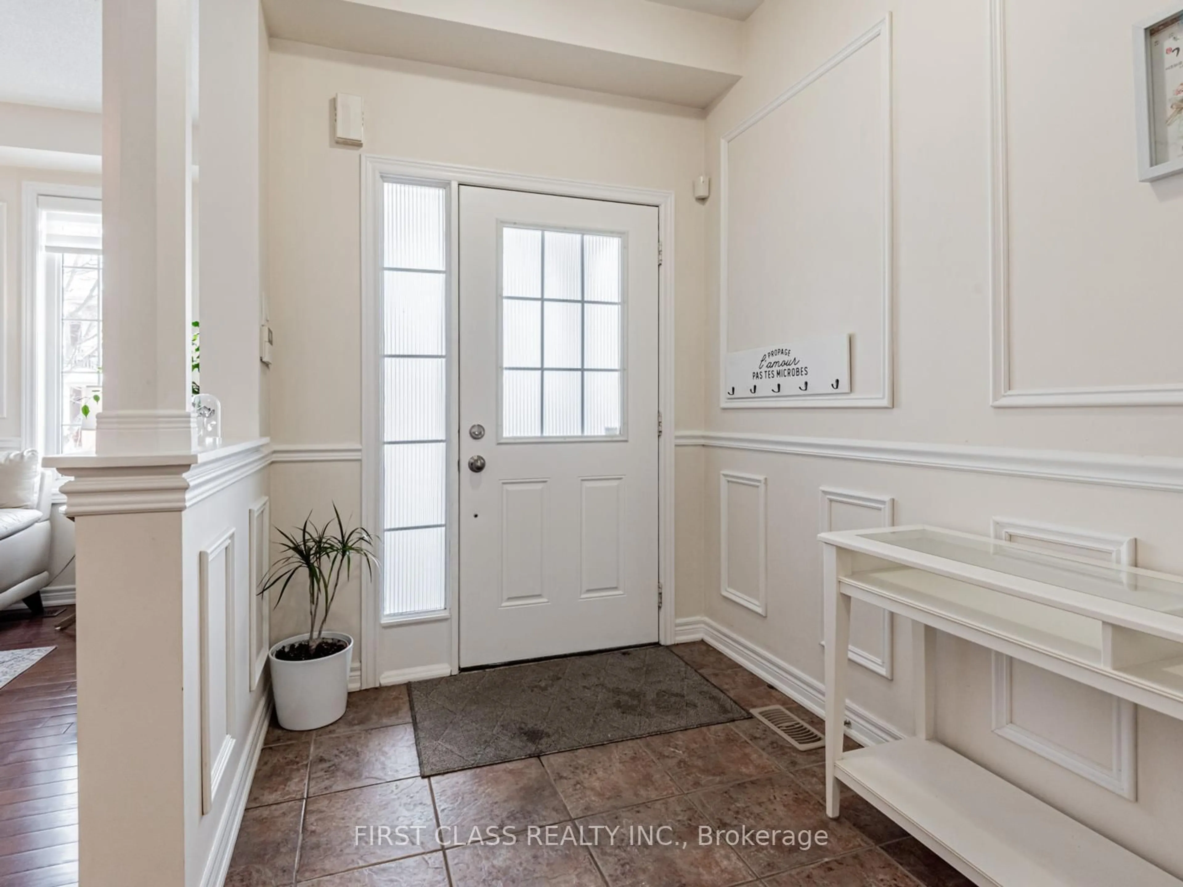 Indoor entryway for 11 Amstel Ave, Richmond Hill Ontario L4E 0P7