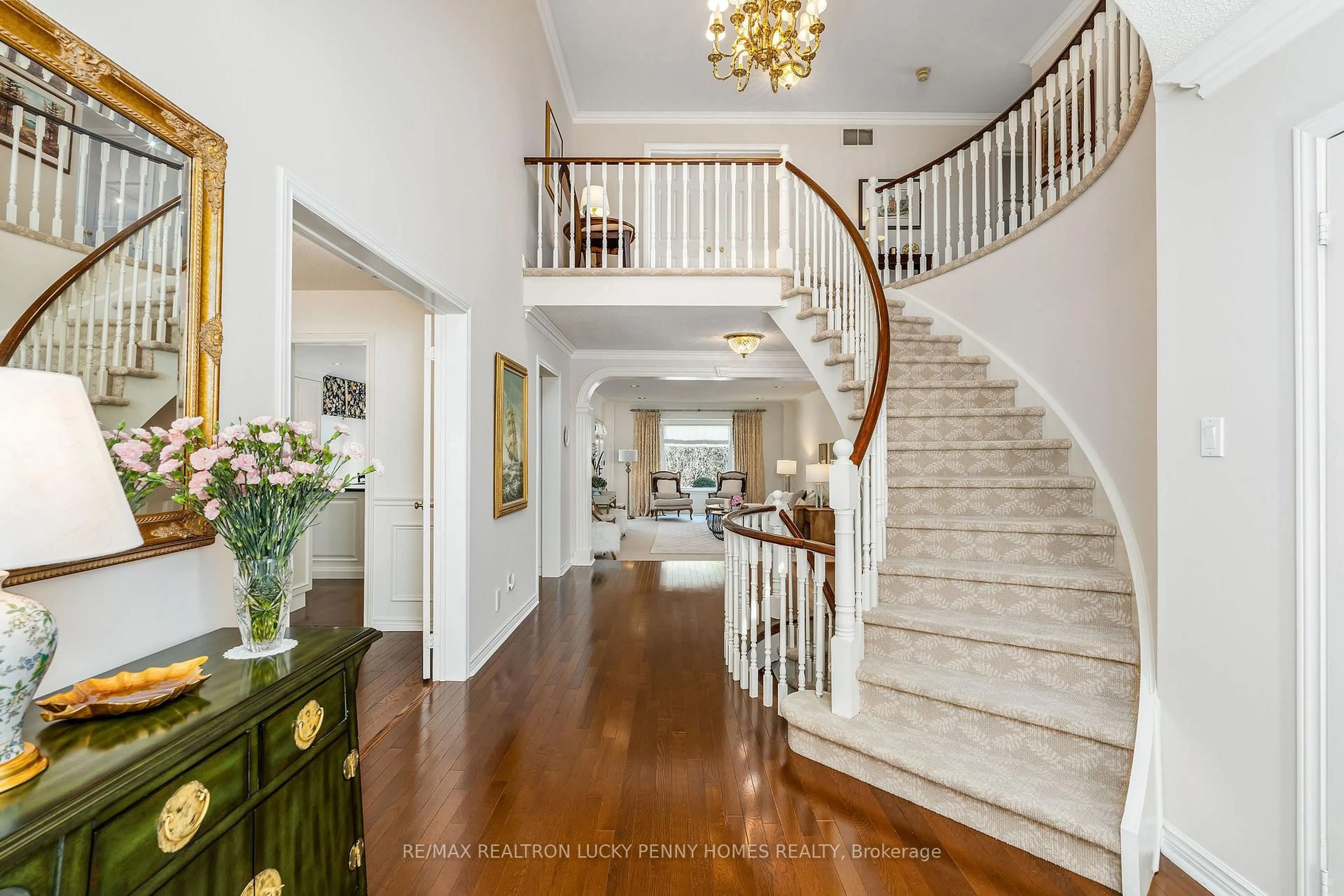 Indoor foyer for 8 Goodmills Crt, Markham Ontario L3R 7M2