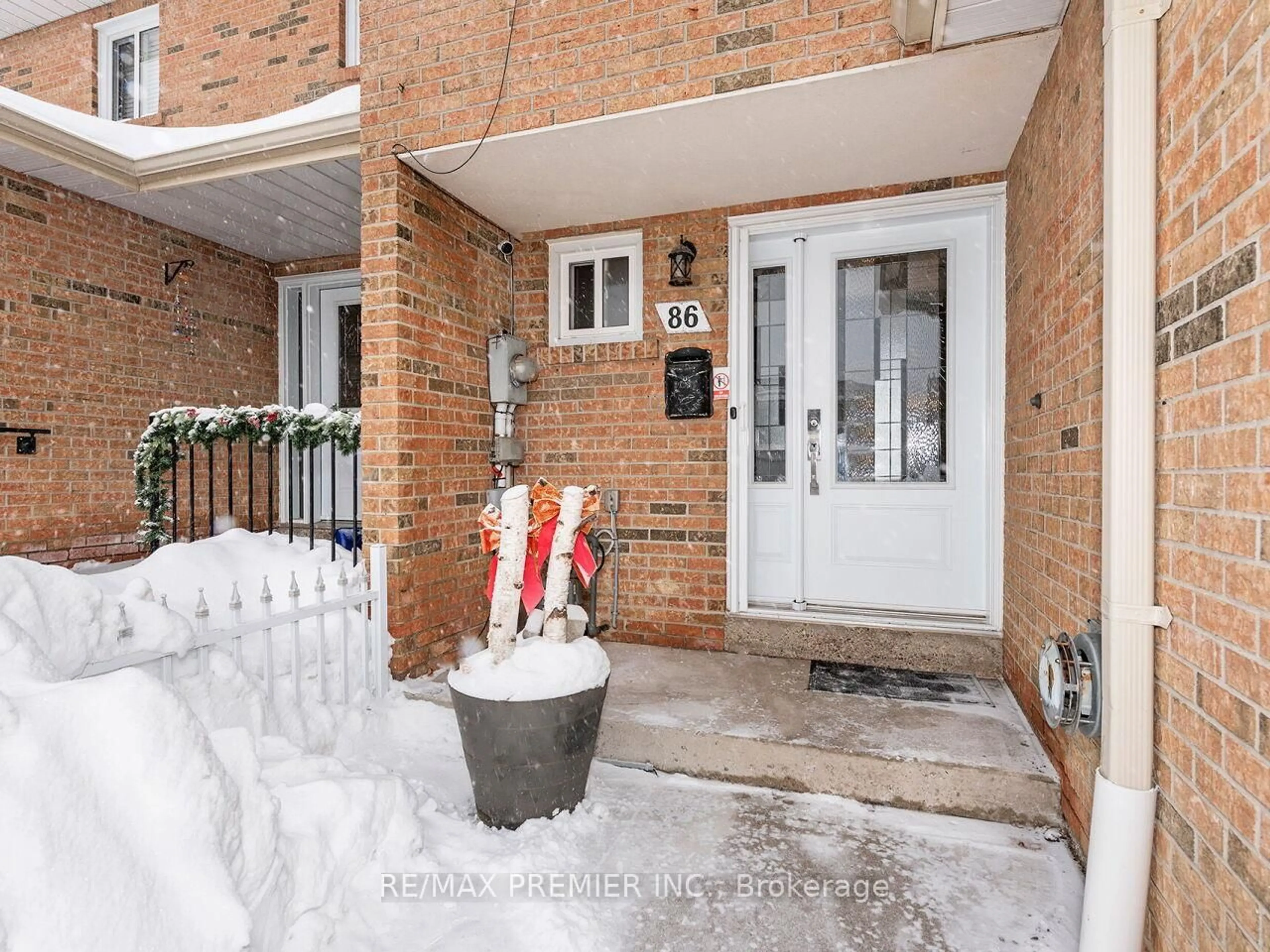 Indoor entryway for 86 Agincourt Rd, Vaughan Ontario L4L 2Z9