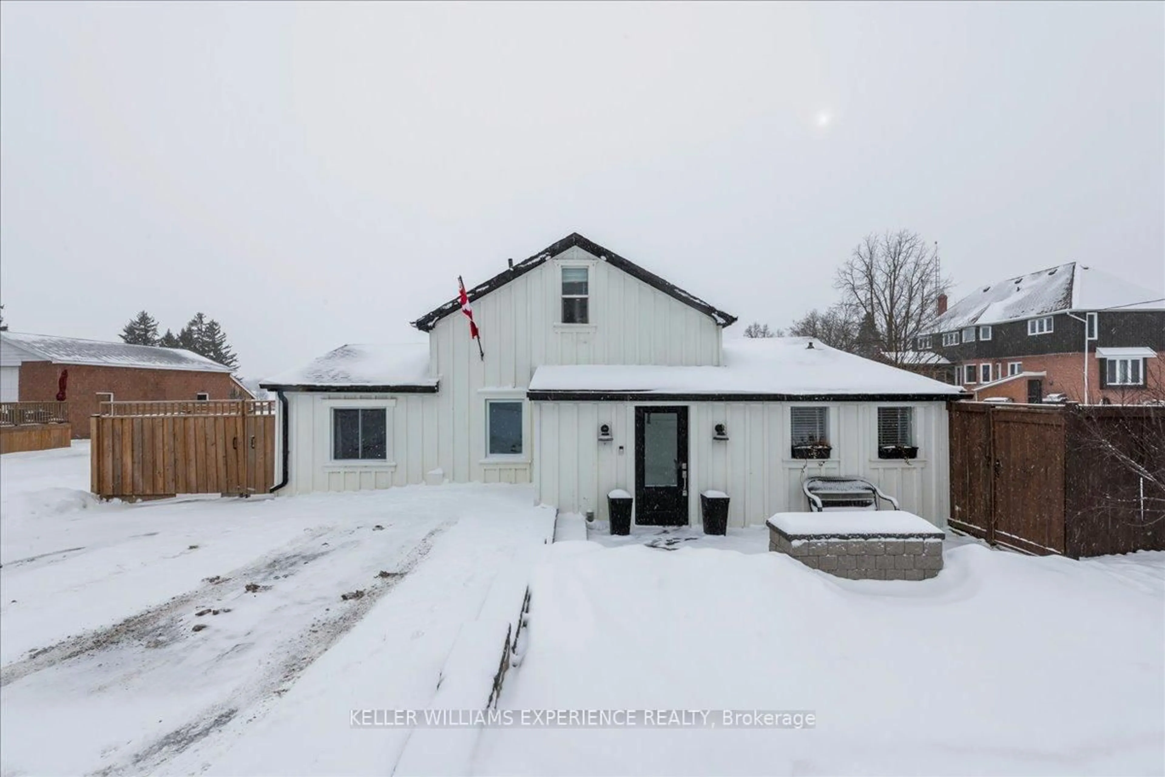 A pic from outside/outdoor area/front of a property/back of a property/a pic from drone, street for 5073 5th Line, New Tecumseth Ontario L0G 1W0