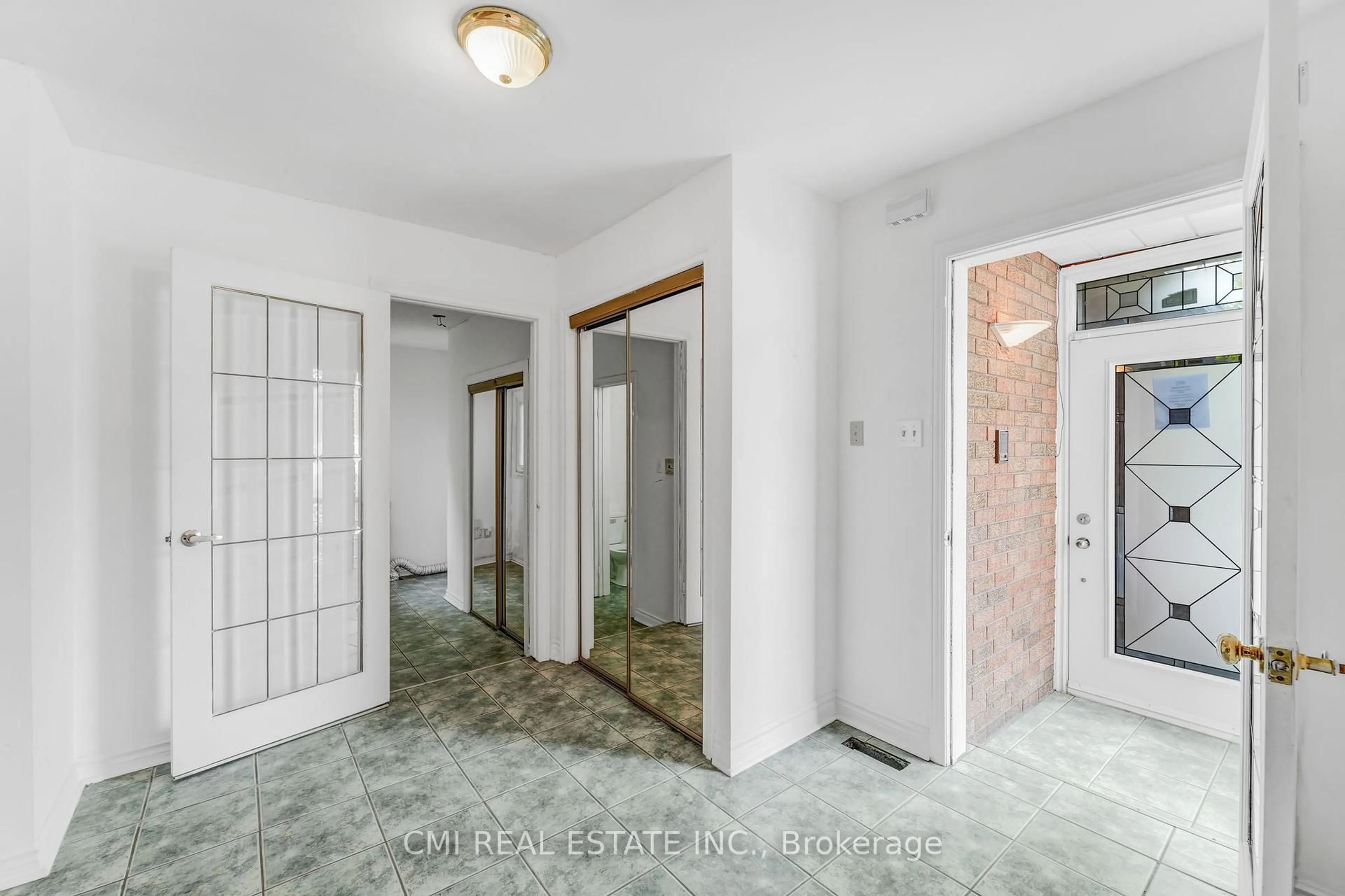 Indoor entryway for 109 Valleymede Dr, Richmond Hill Ontario L4B 1T6