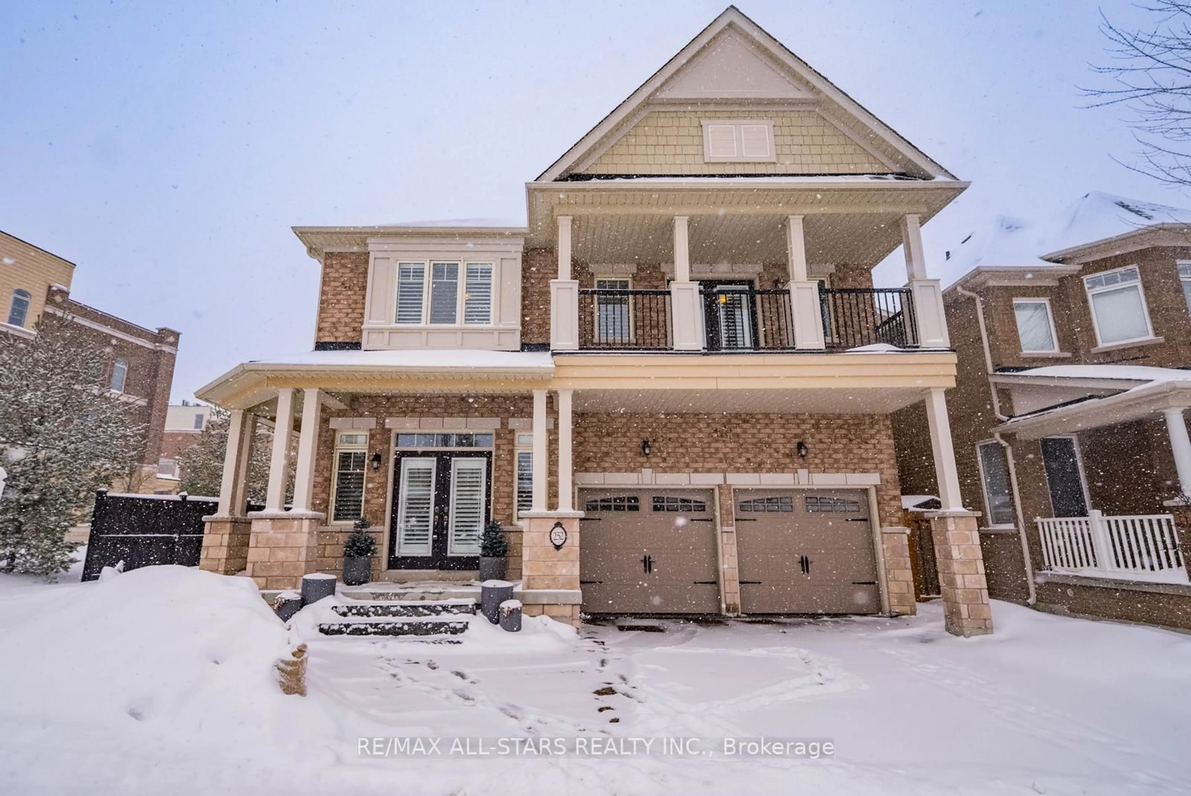 Home with brick exterior material, street for 252 Glad Park Ave, Whitchurch-Stouffville Ontario L4A 1X1