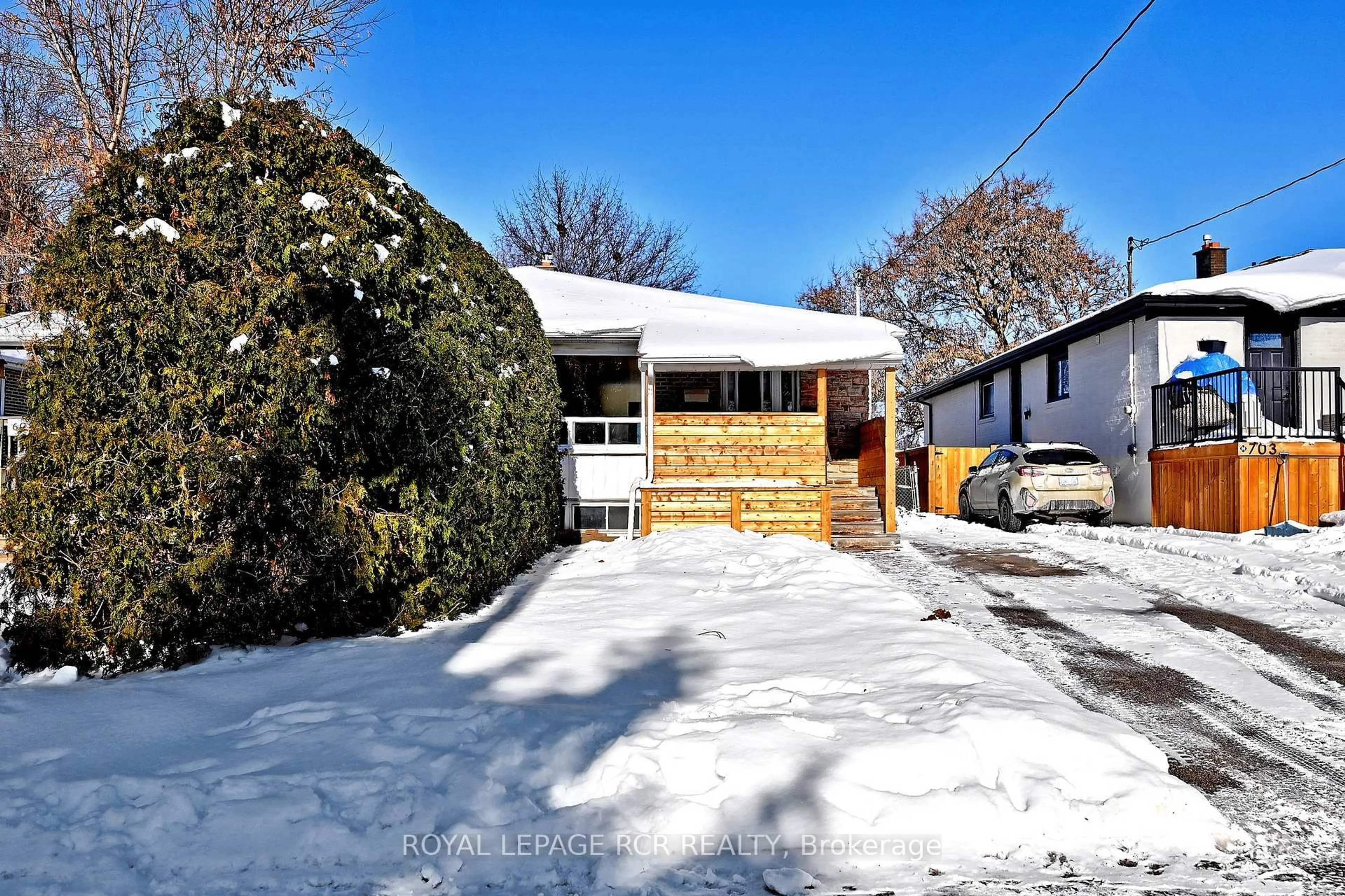 Unknown for 701 Sunnypoint Dr, Newmarket Ontario L3Y 2Z7