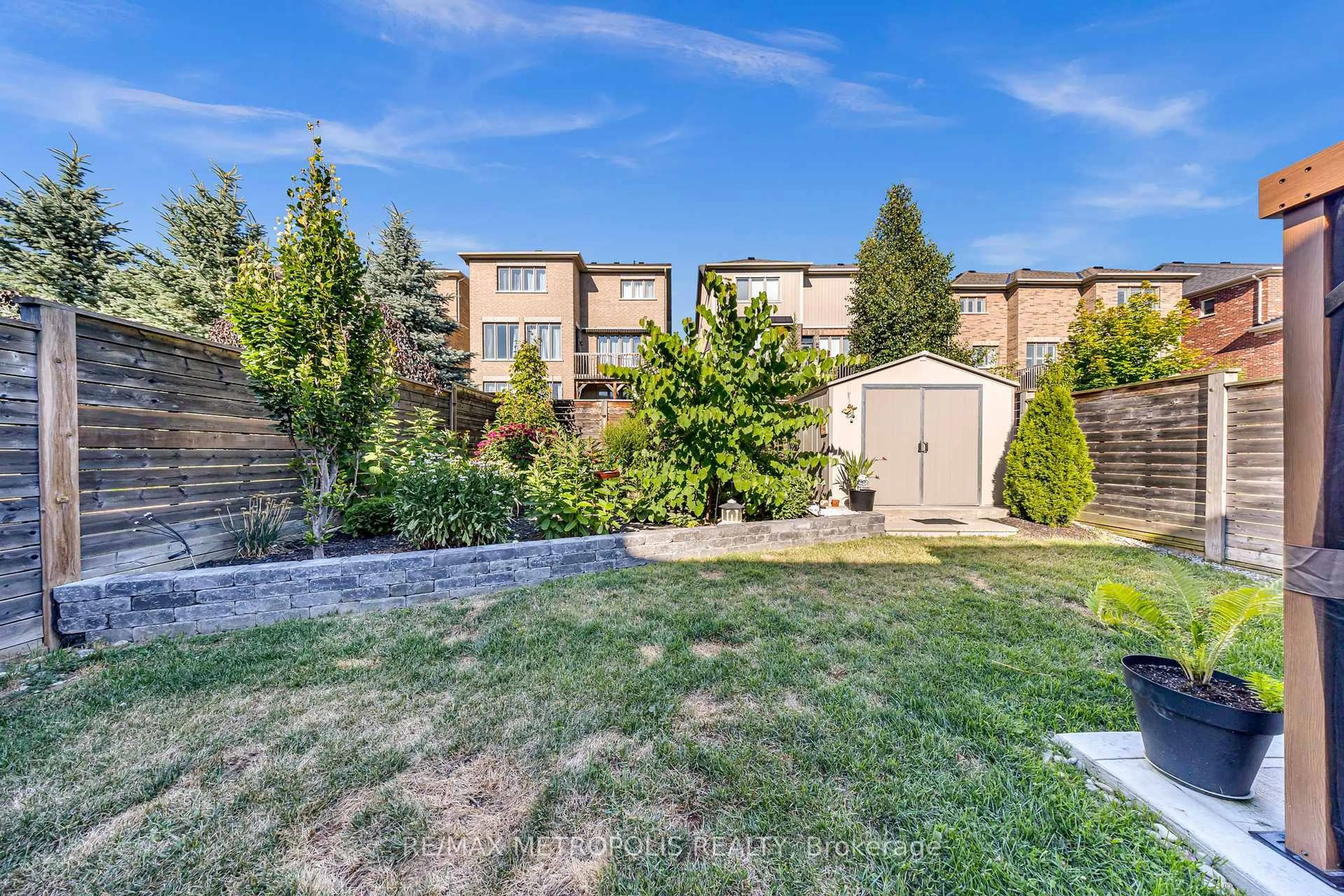 Patio, mountain view for 7 Cherry Lane, New Tecumseth Ontario L9R 0M1