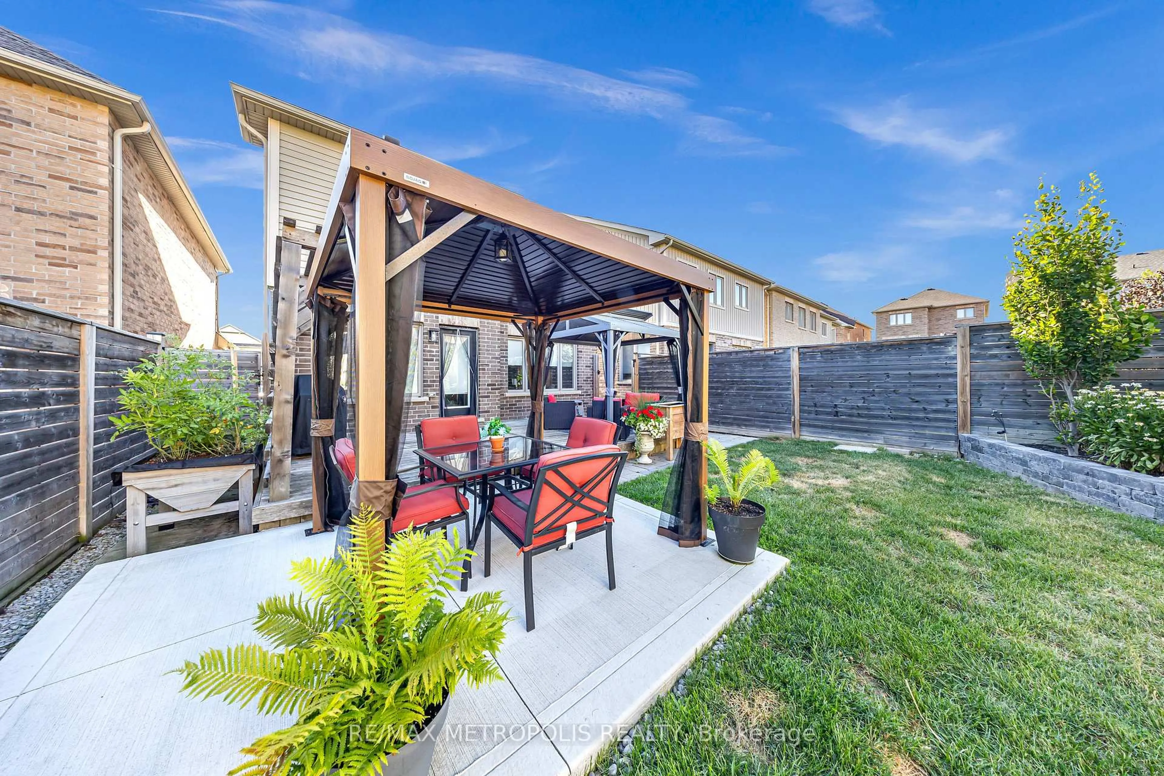 Patio, street for 7 Cherry Lane, New Tecumseth Ontario L9R 0M1