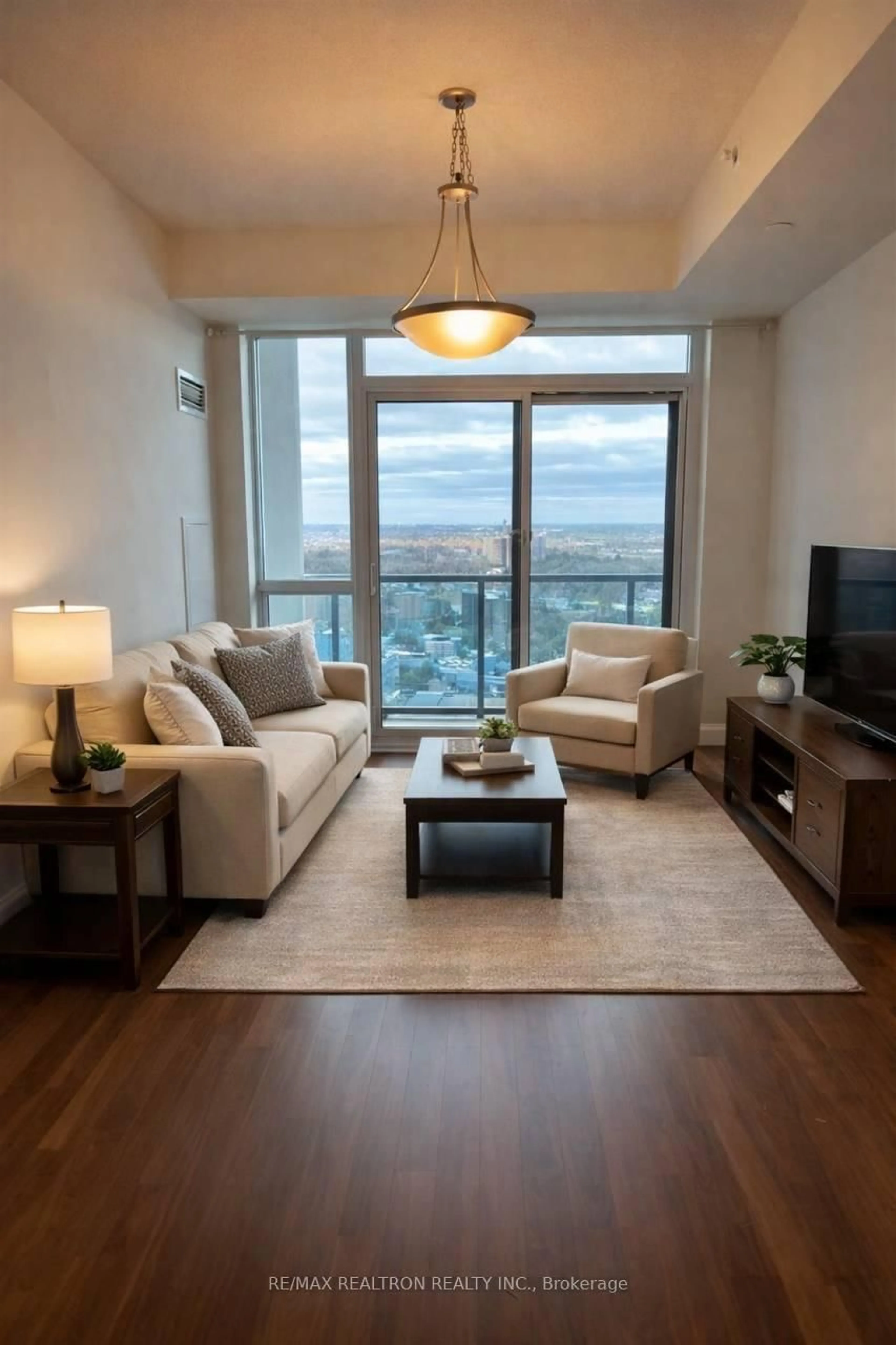 Living room with furniture, wood/laminate floor for 7165 Yonge St #1515, Markham Ontario L3T 0C9