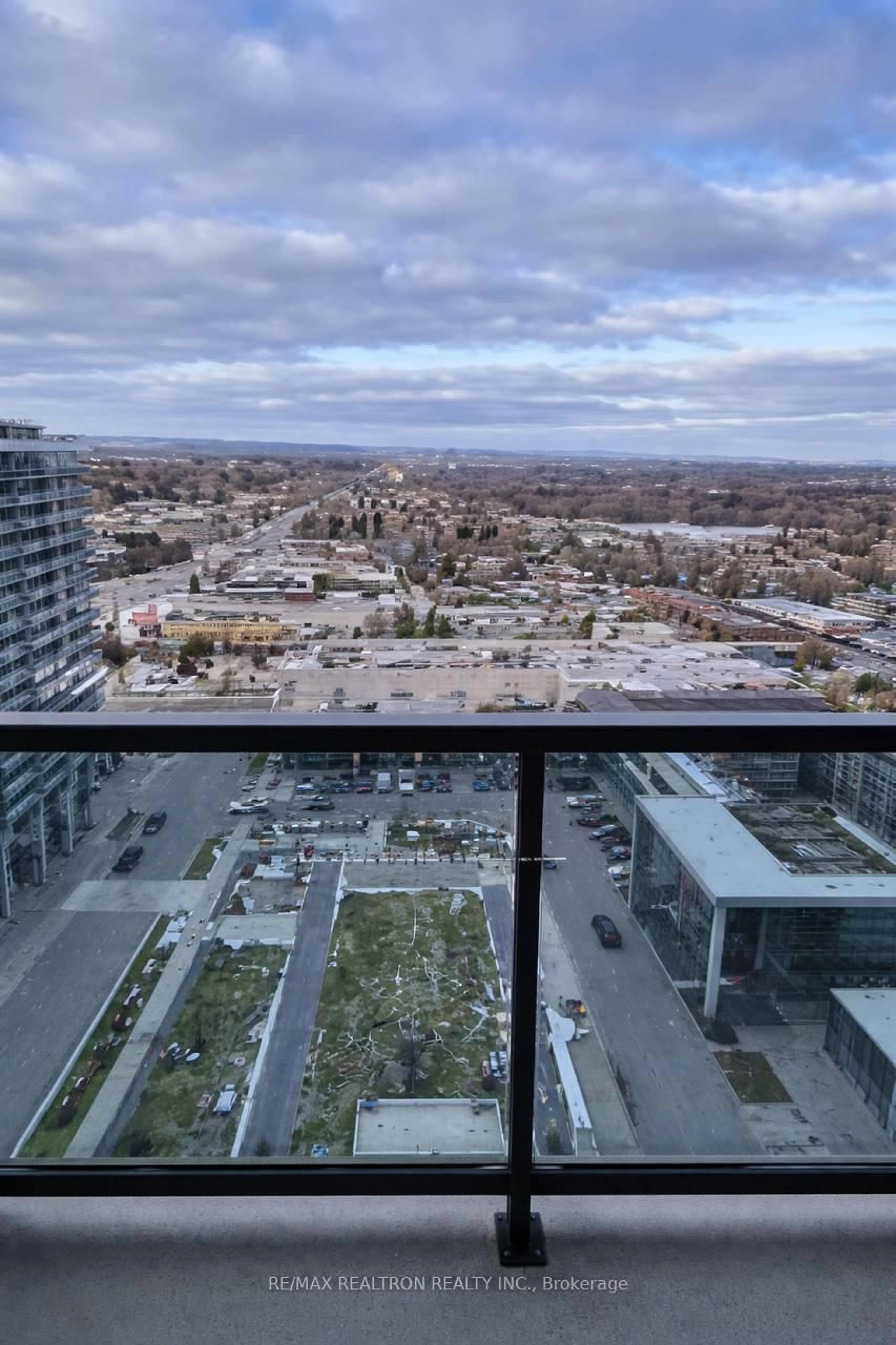 A pic from outside/outdoor area/front of a property/back of a property/a pic from drone, city buildings view from balcony for 7165 Yonge St #1515, Markham Ontario L3T 0C9