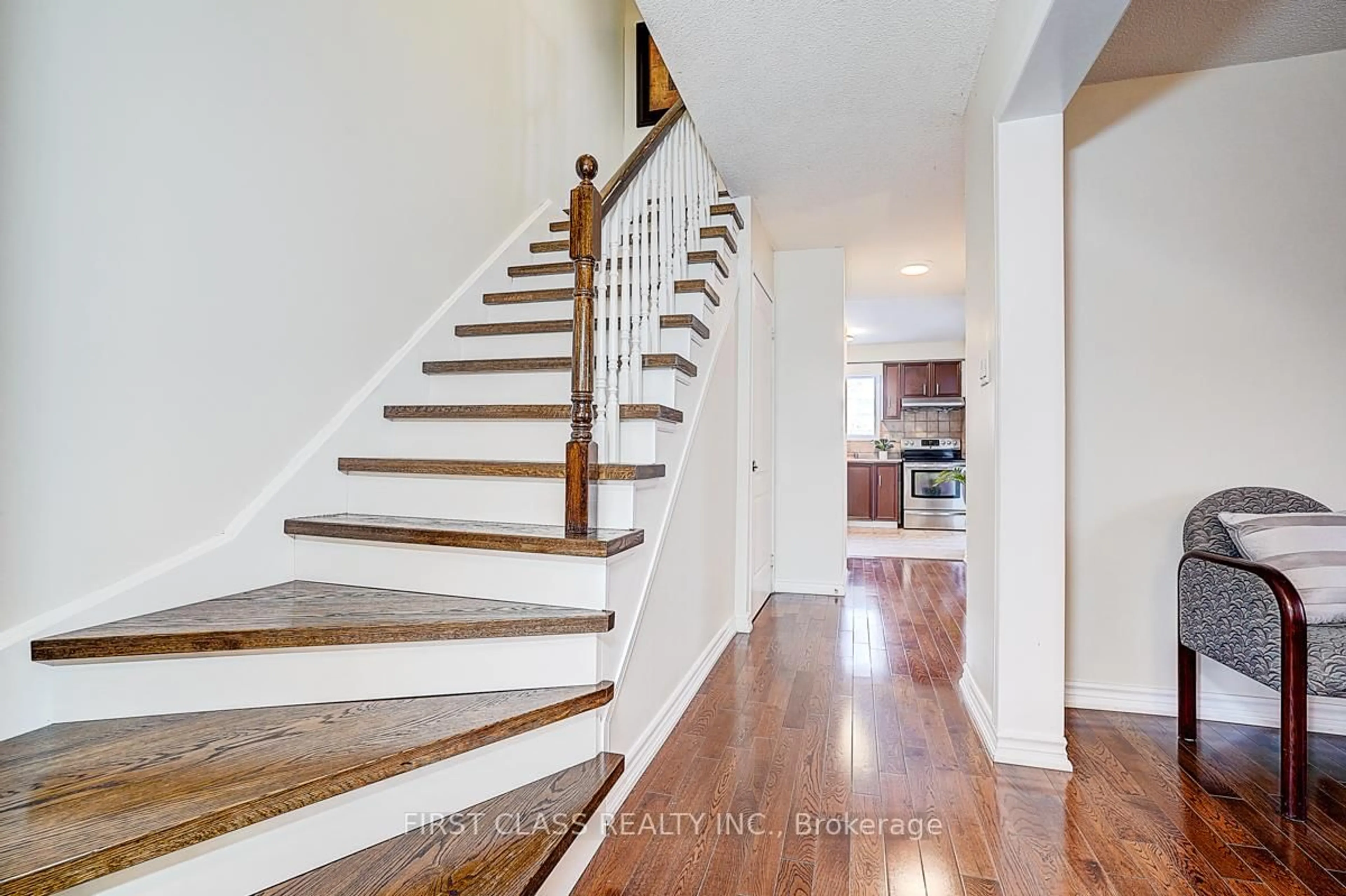 Stairs for 20 Lorraine St, Richmond Hill Ontario L4C 0A1