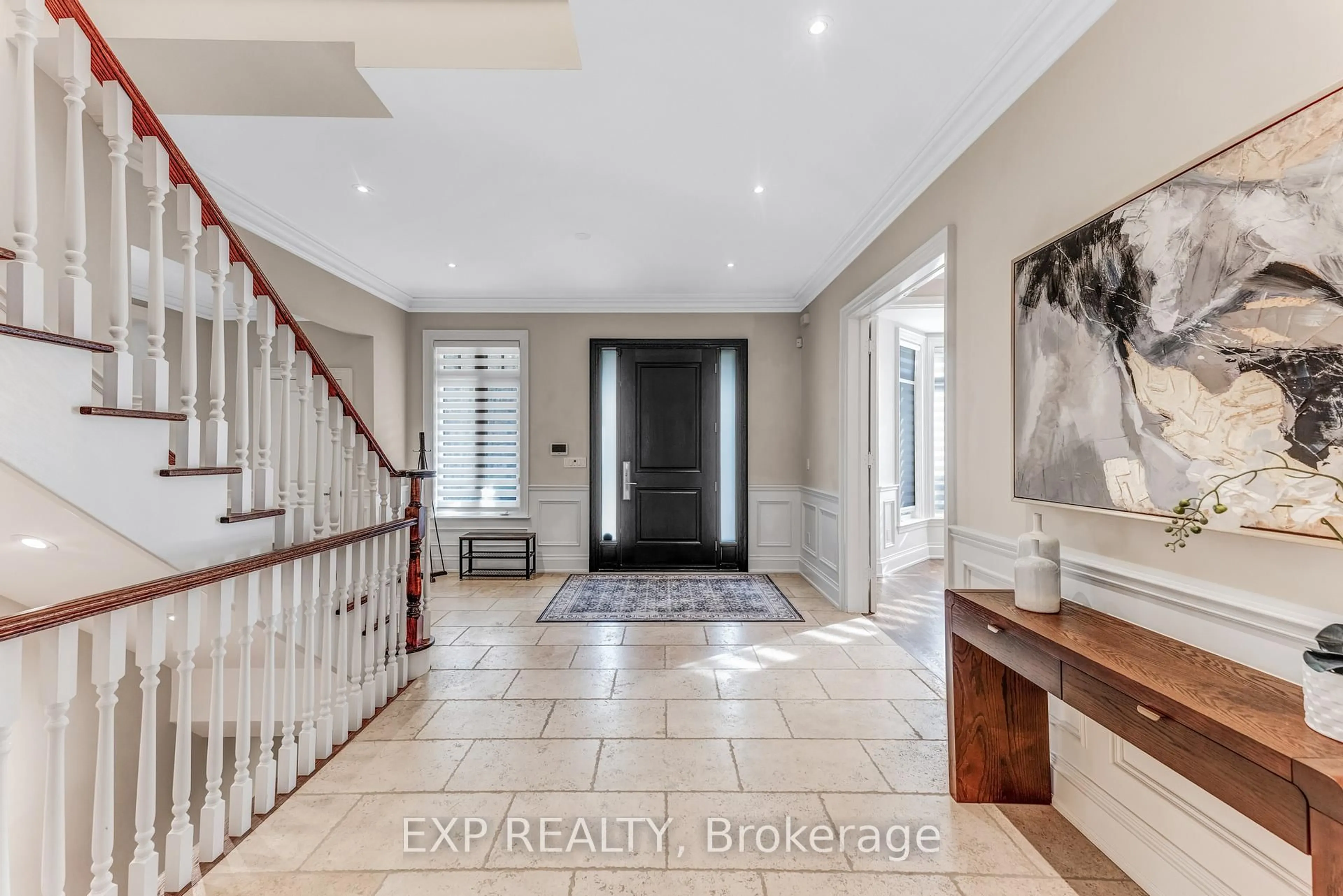 Indoor entryway for 19 Glenhill Tr, Whitchurch-Stouffville Ontario L4A 1L9