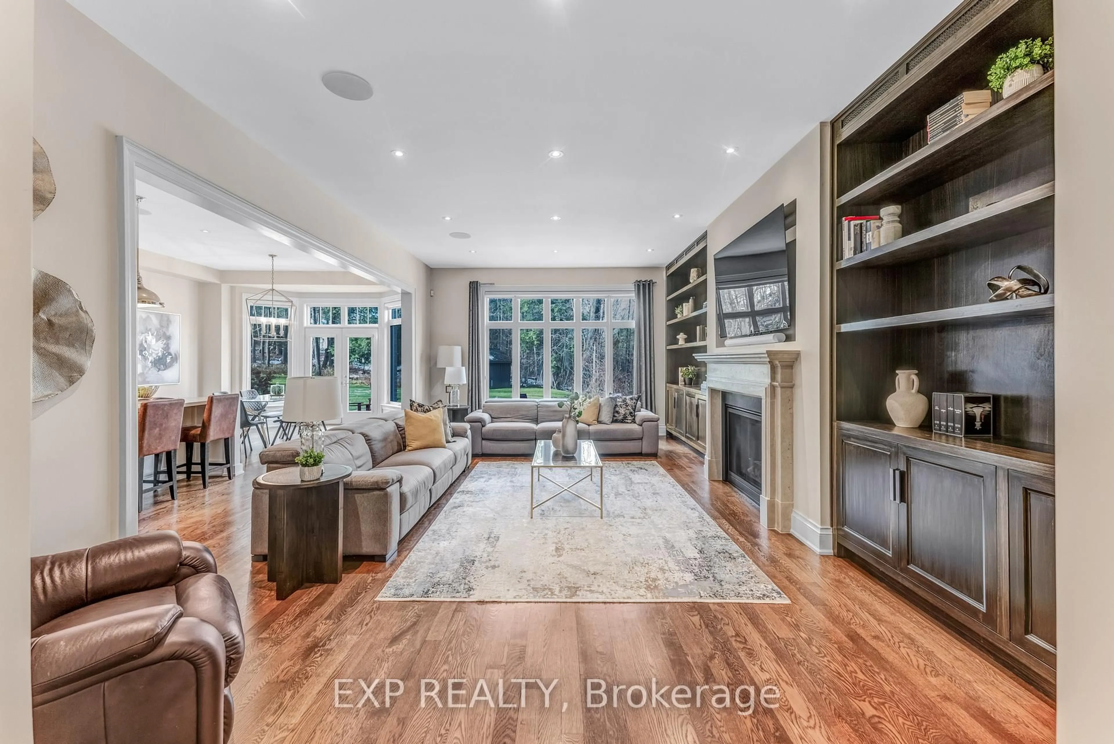 Living room with furniture, unknown for 19 Glenhill Tr, Whitchurch-Stouffville Ontario L4A 1L9