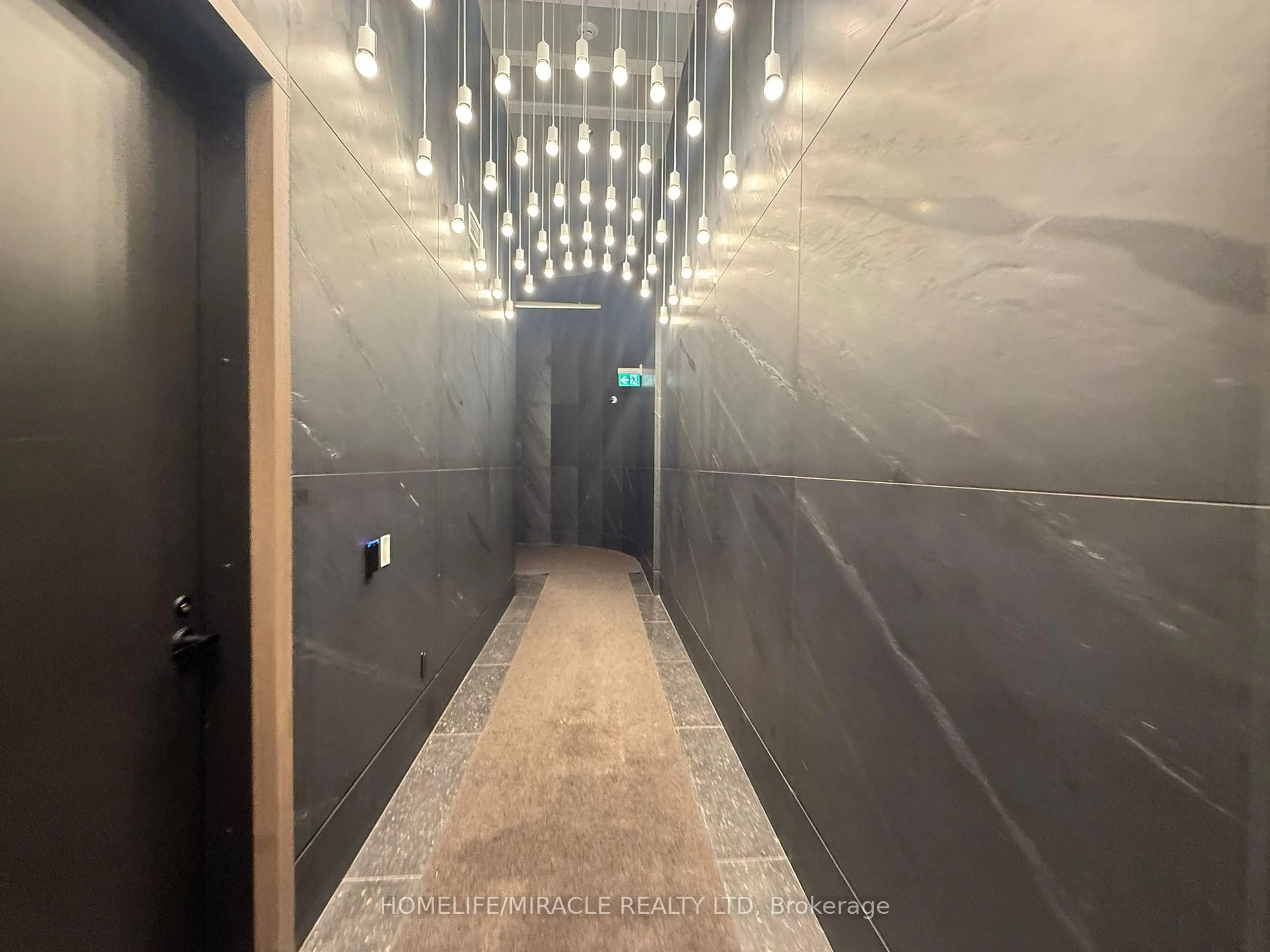 Indoor foyer for 28 Interchange Way #2005, Vaughan Ontario L4K 0P8