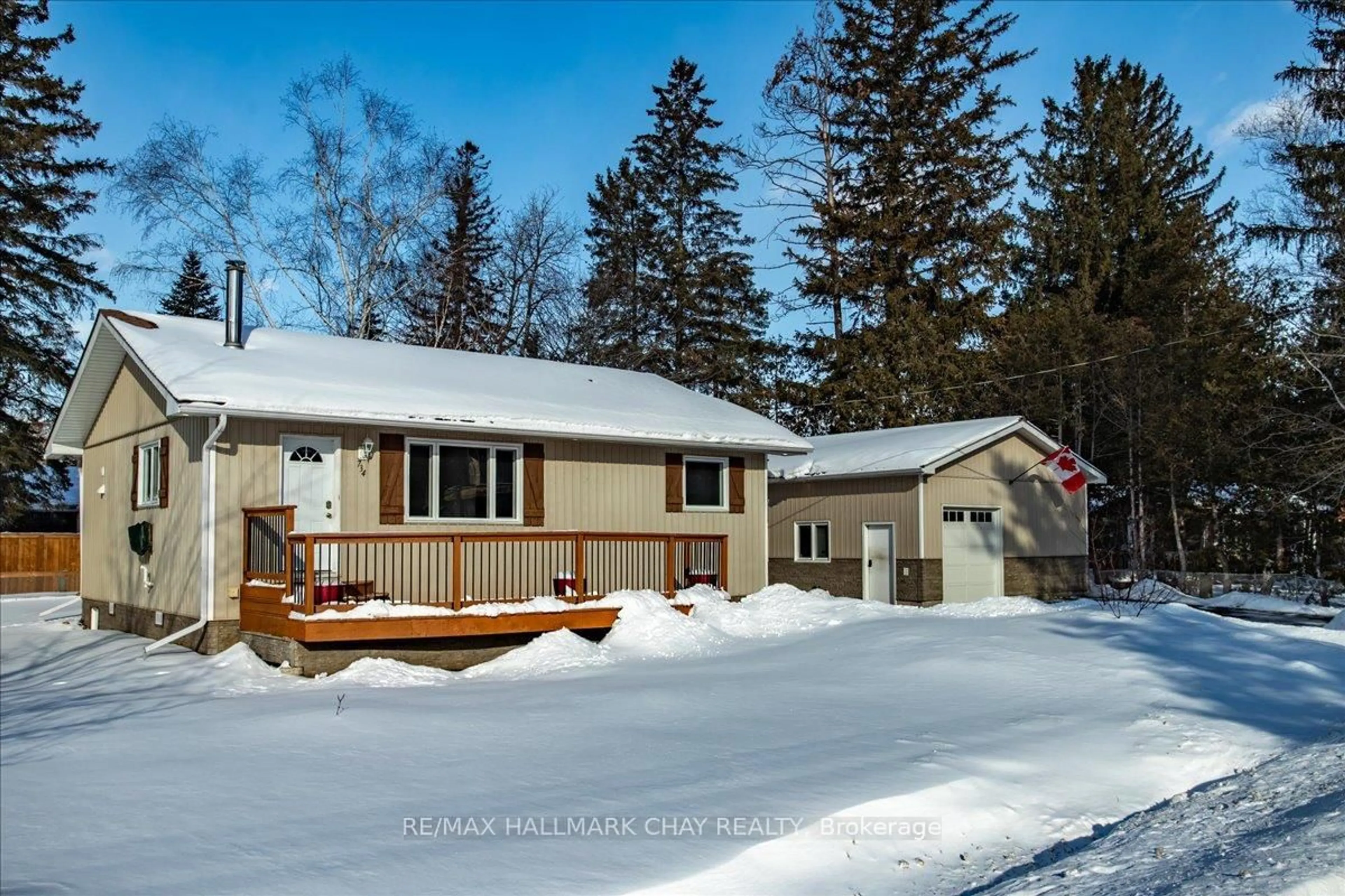 A pic from outside/outdoor area/front of a property/back of a property/a pic from drone, street for 734 Roberts Rd, Innisfil Ontario L9S 2E4