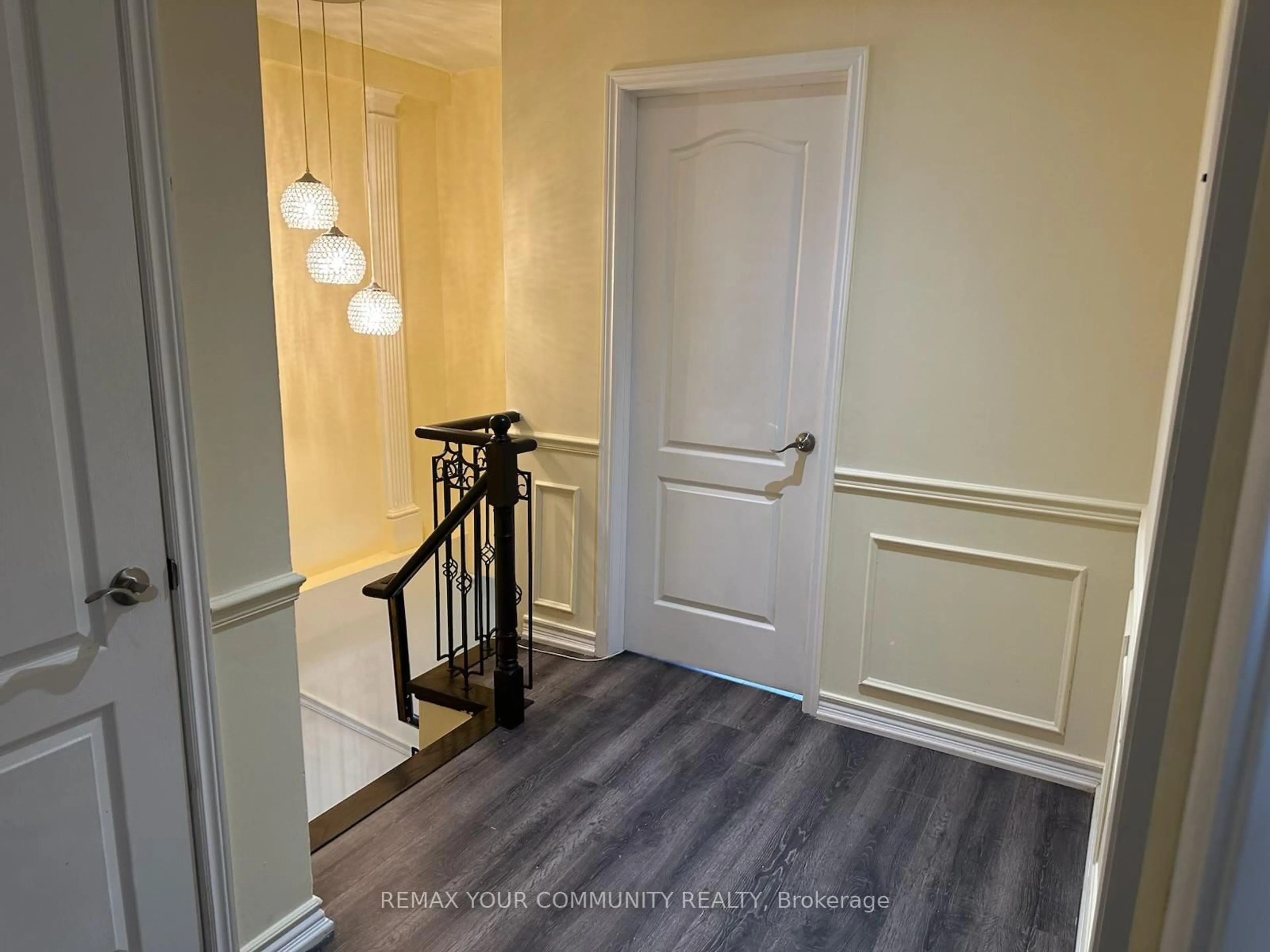 Indoor entryway for 27 Pugsley Ave, Richmond Hill Ontario L4C 8V2