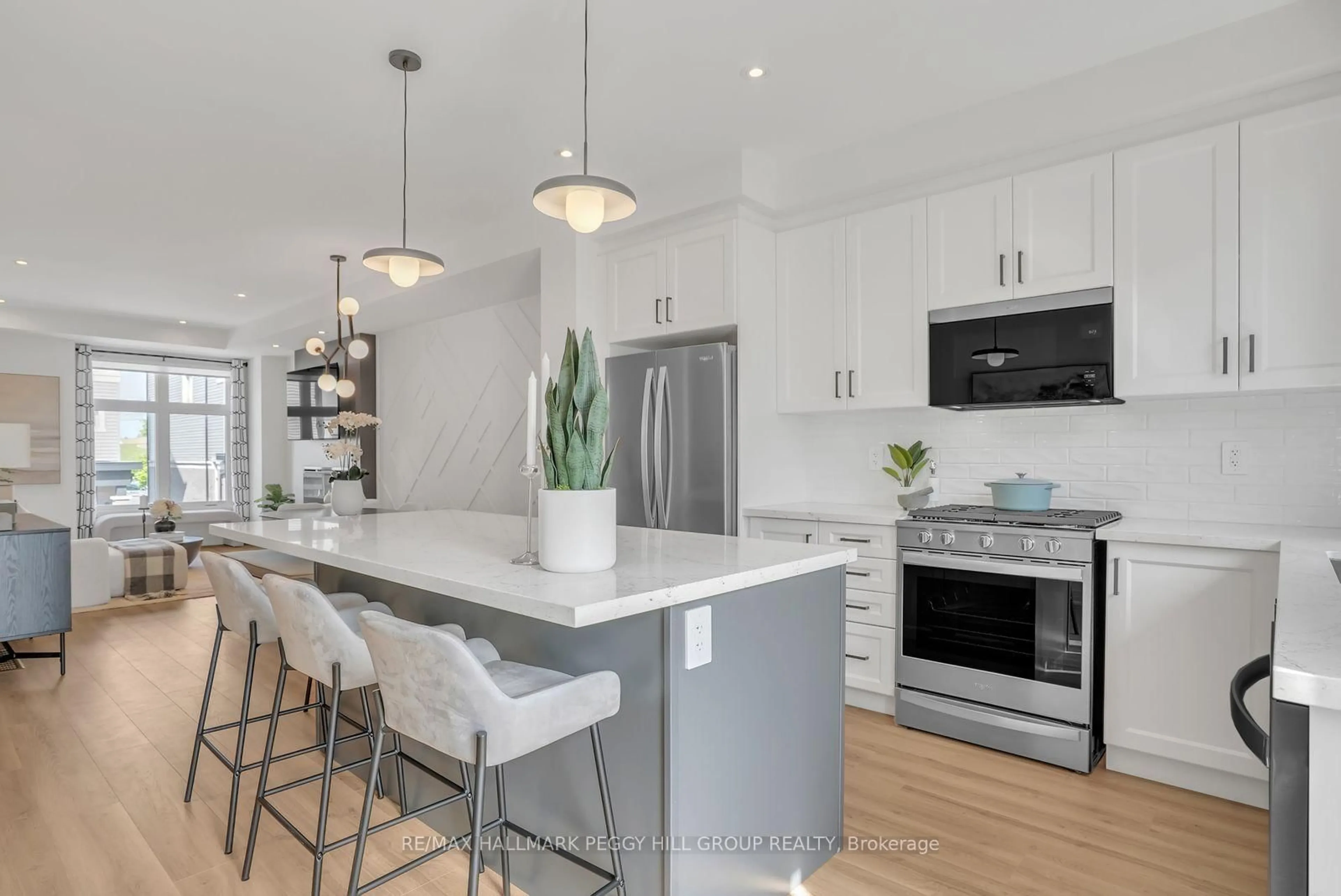 Open concept kitchen, unknown for 86 Brandon Cres, New Tecumseth Ontario L0G 1W0