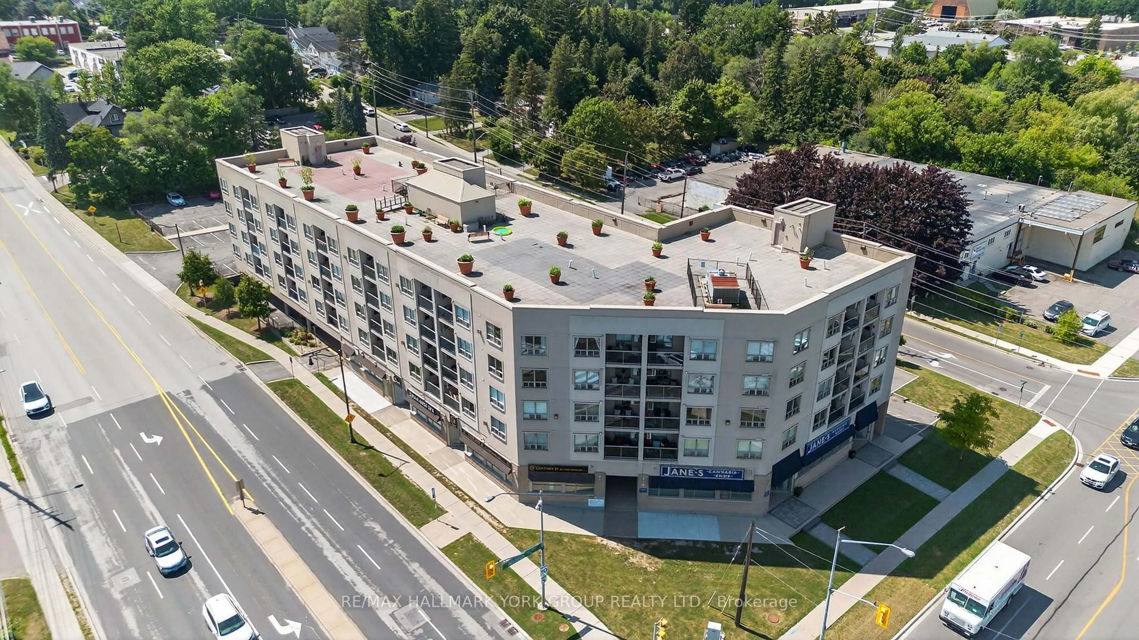 A pic from outside/outdoor area/front of a property/back of a property/a pic from drone, city buildings view from balcony for 160 Wellington St #210, Aurora Ontario L4G 1J3
