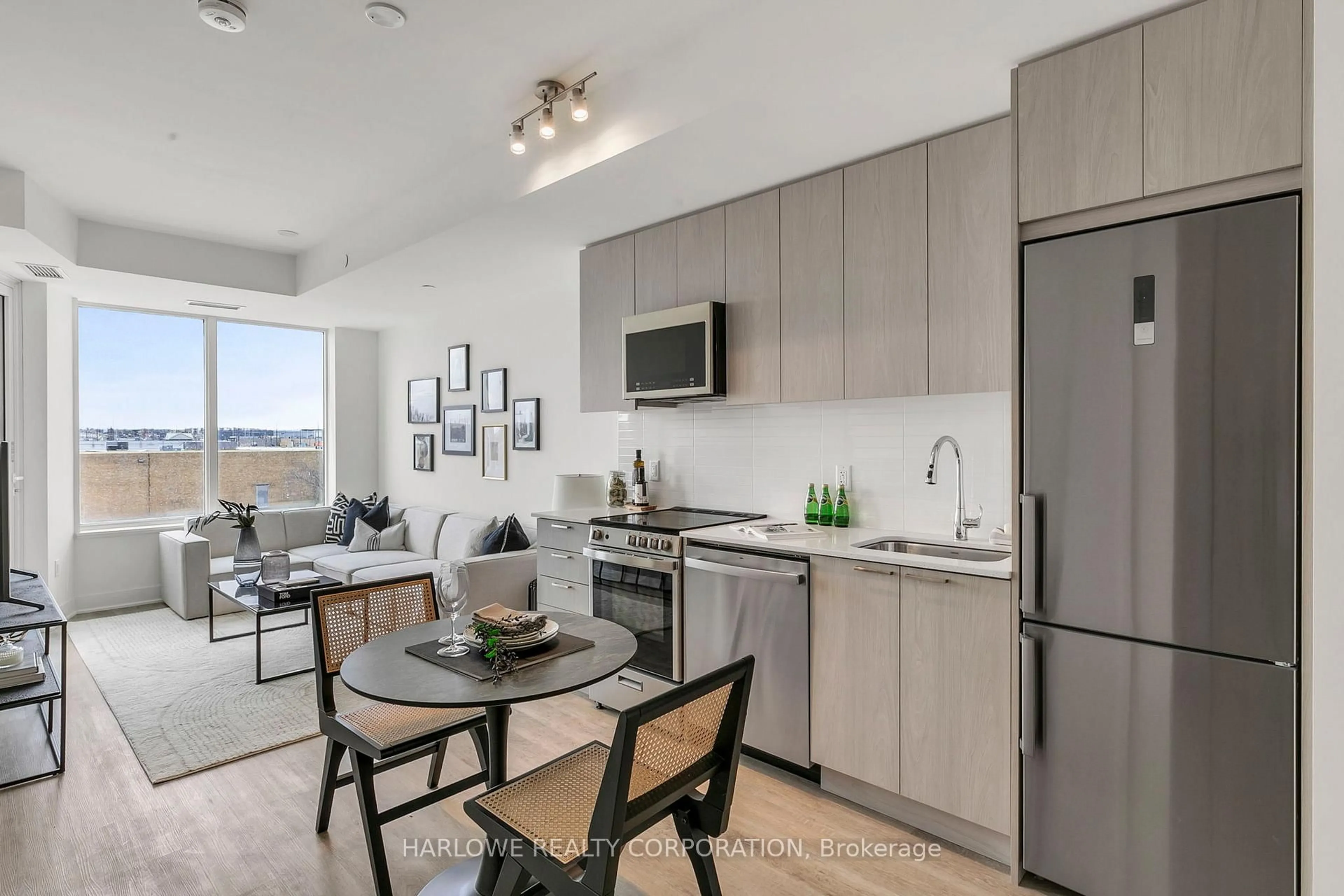 Open concept kitchen, unknown for 185 Deerfield Rd #308, Newmarket Ontario L3Y 0G7