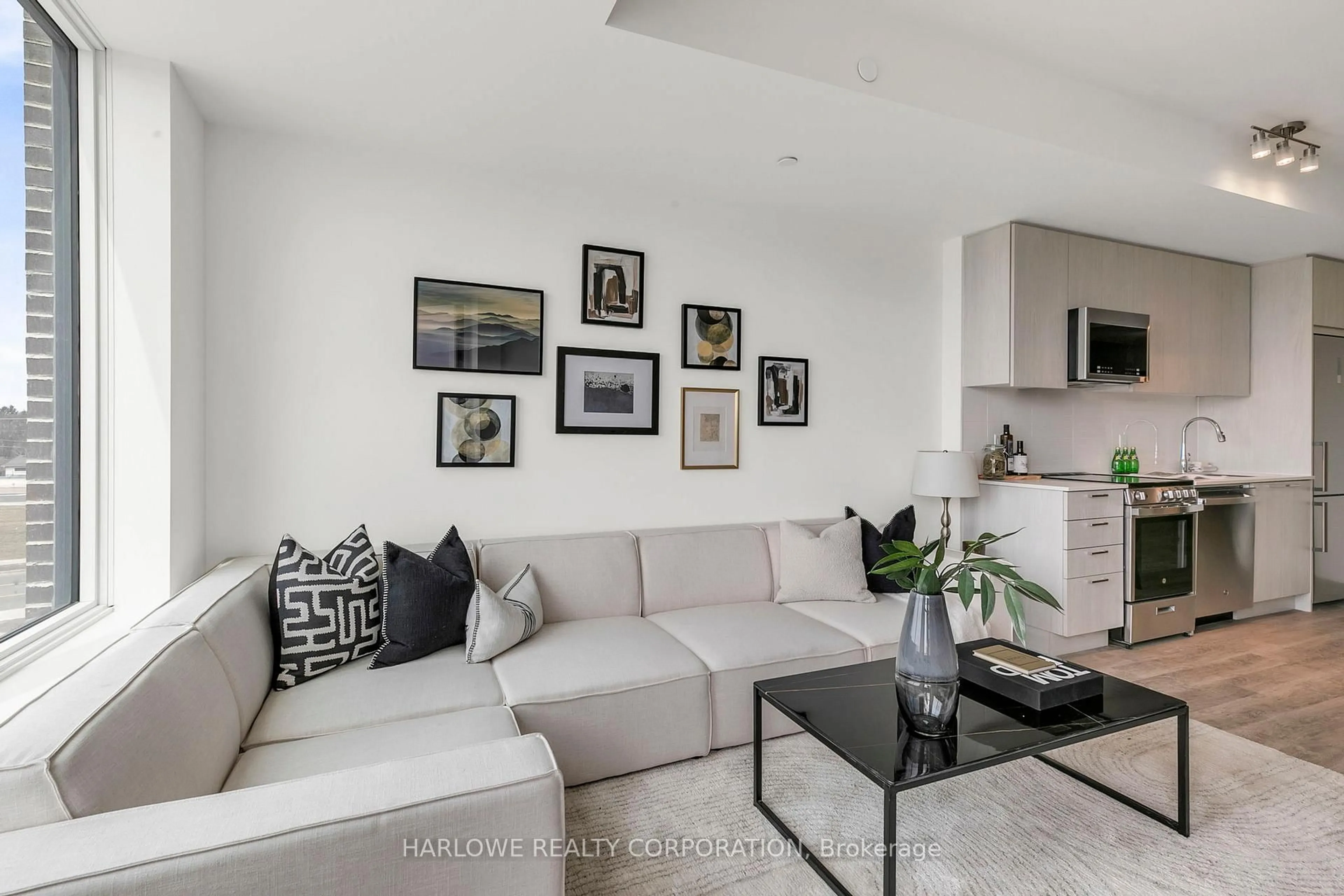 Living room with furniture, unknown for 185 Deerfield Rd #308, Newmarket Ontario L3Y 0G7