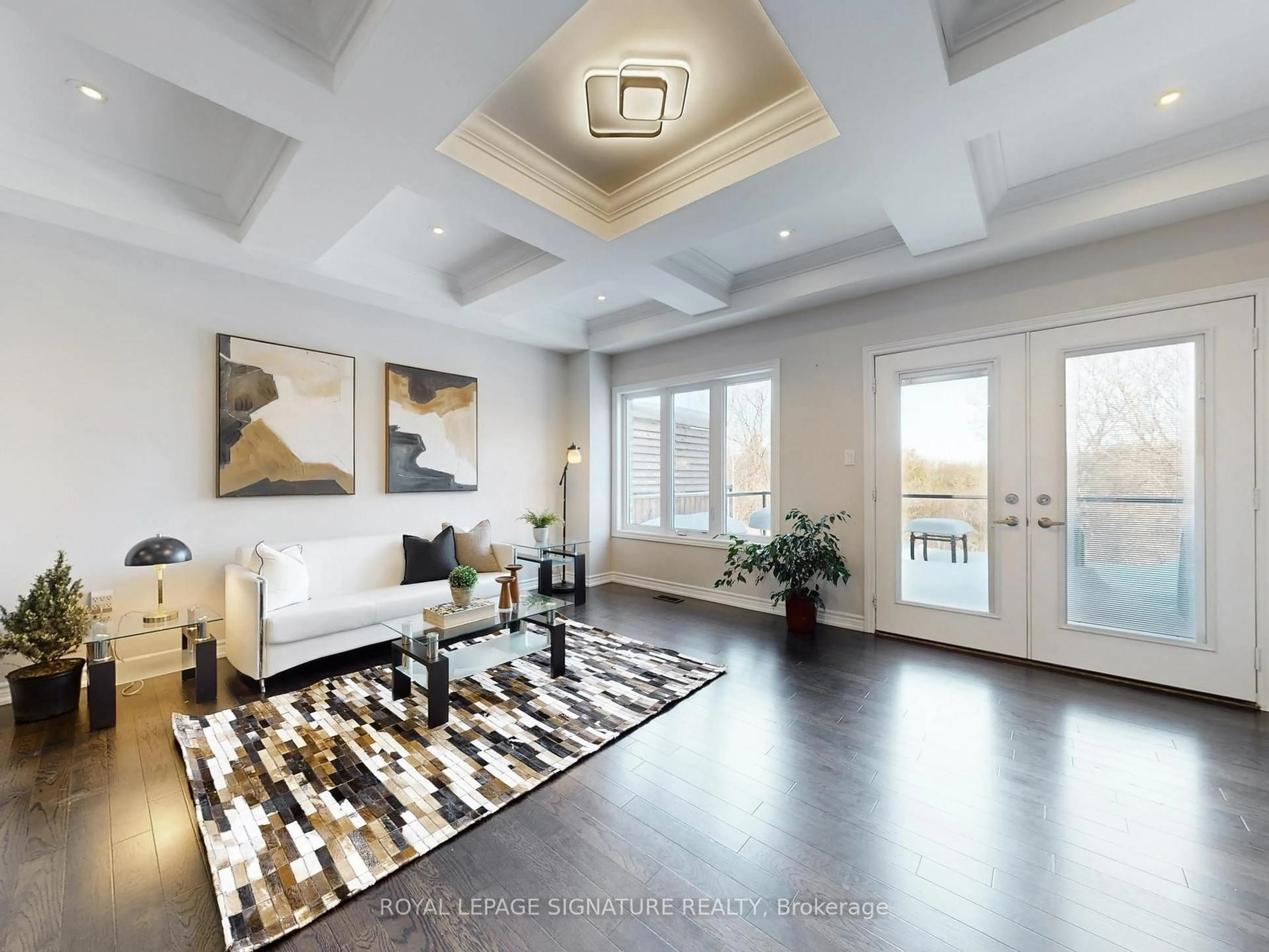 Indoor entryway for 27 Michael Cummings Crt, Uxbridge Ontario L9P 0E6