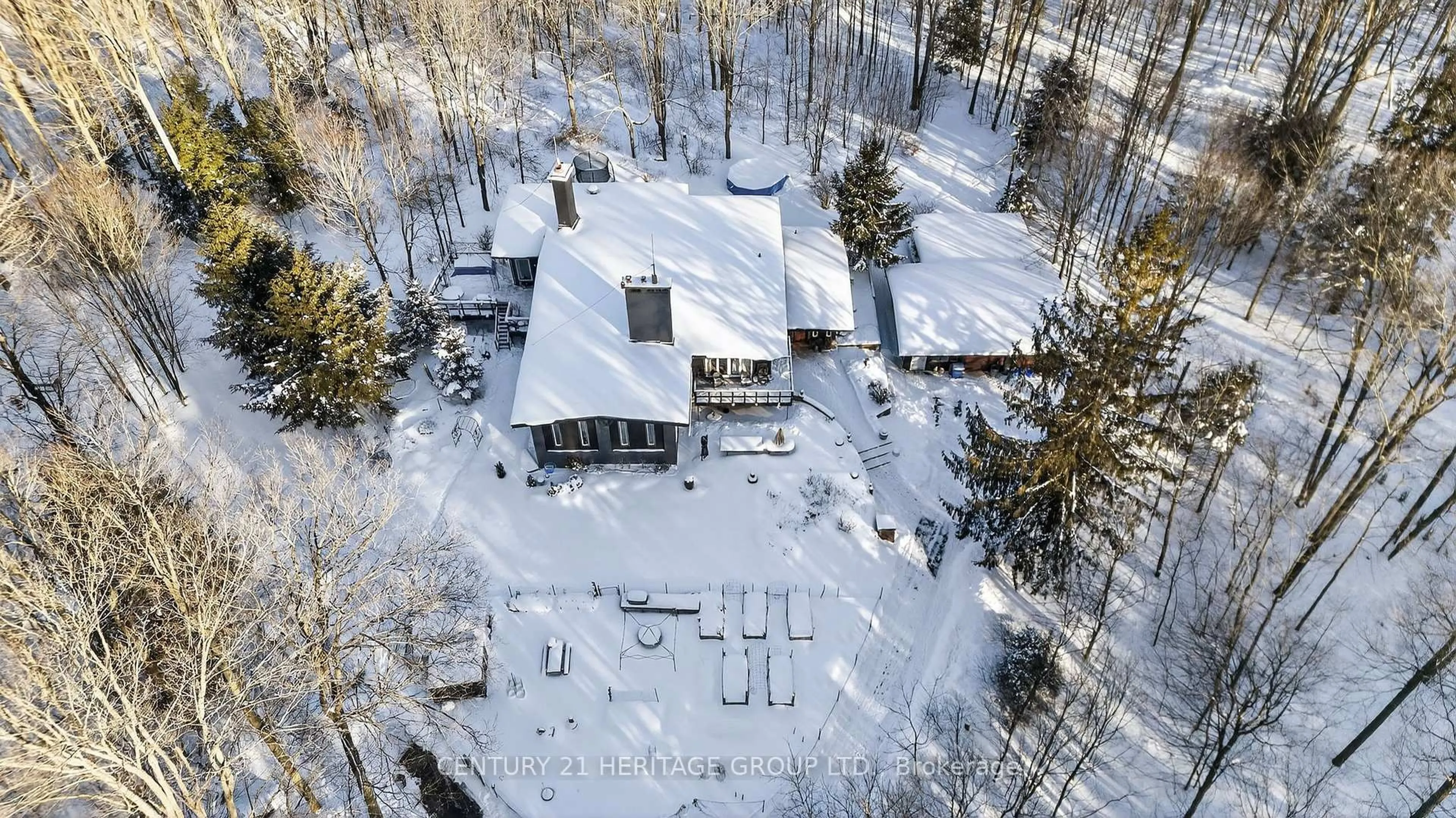 A pic from outside/outdoor area/front of a property/back of a property/a pic from drone, unknown for 4074 St. John's Sdrd, Whitchurch-Stouffville Ontario L4A 2T7